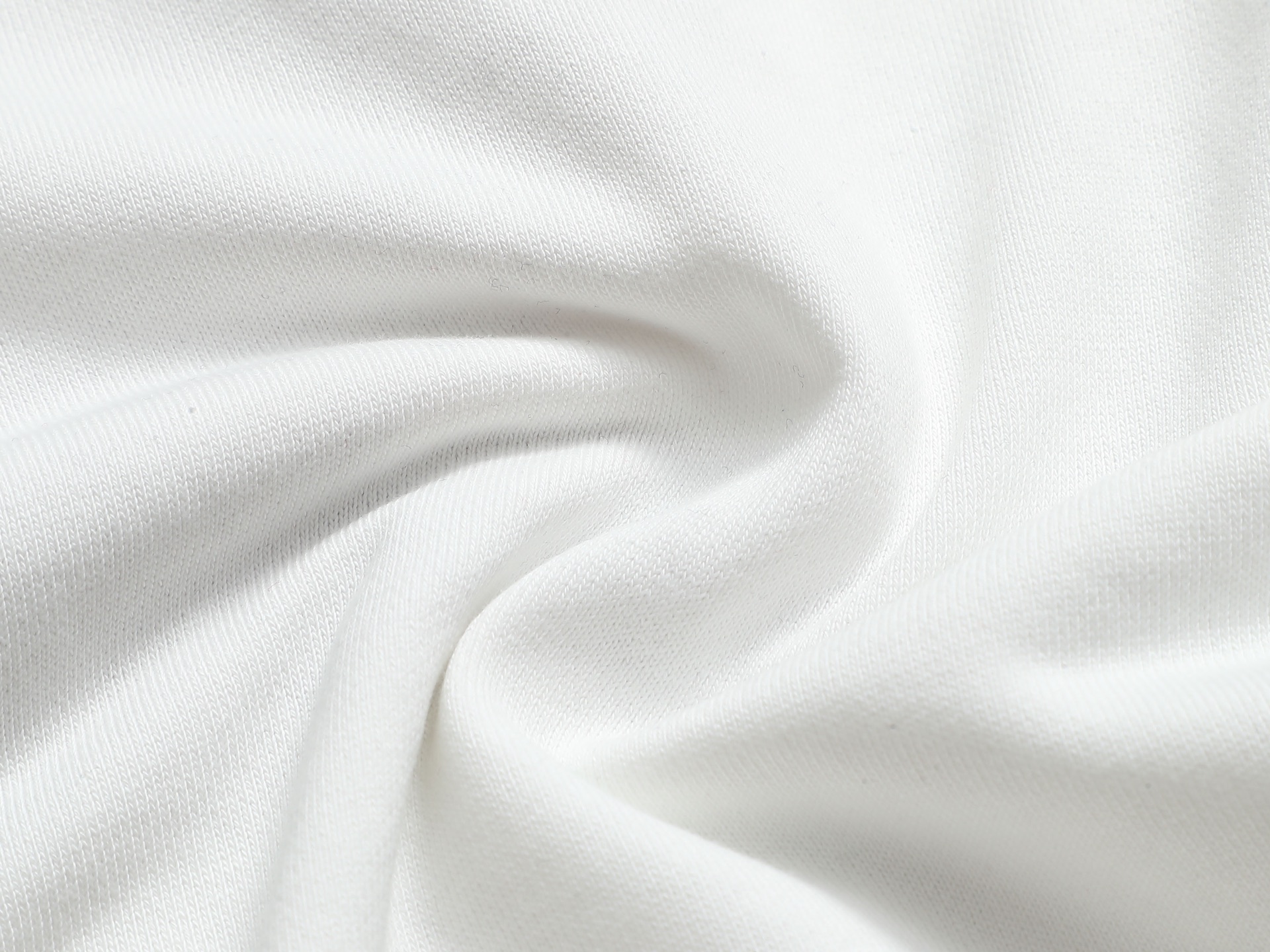 
Louis Vuitton/路易威登  手剪烧花工艺
标识精致升级，灵感源自八十年代复古
原版面料 官