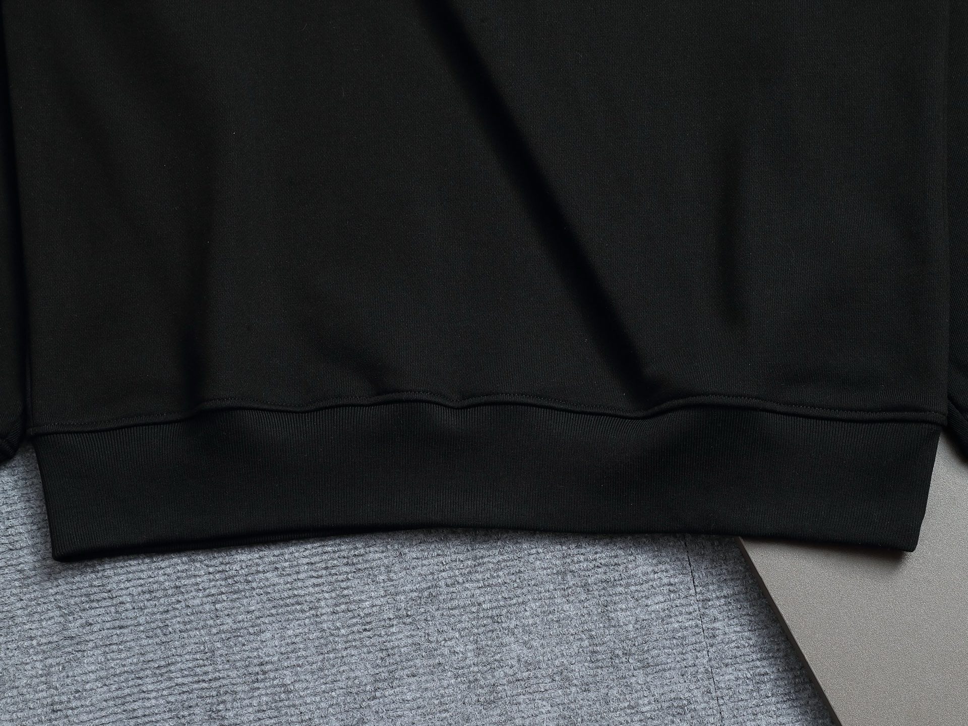 
Chrome hearts ch克罗心十字架印花圆领卫衣
版型大 宽松有型区别低版本瘦长版型上身拉胯
