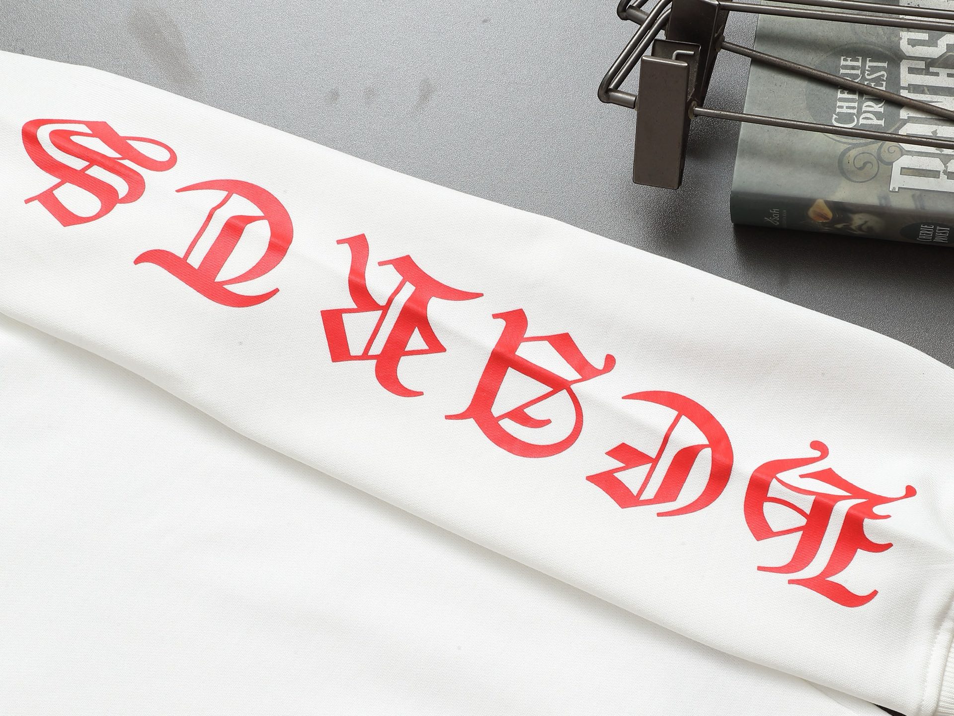 Chrome Hearts White Cotton Sweatshirt with Red Cross and Horseshoe Print 7 i1754754269537 644 0 6