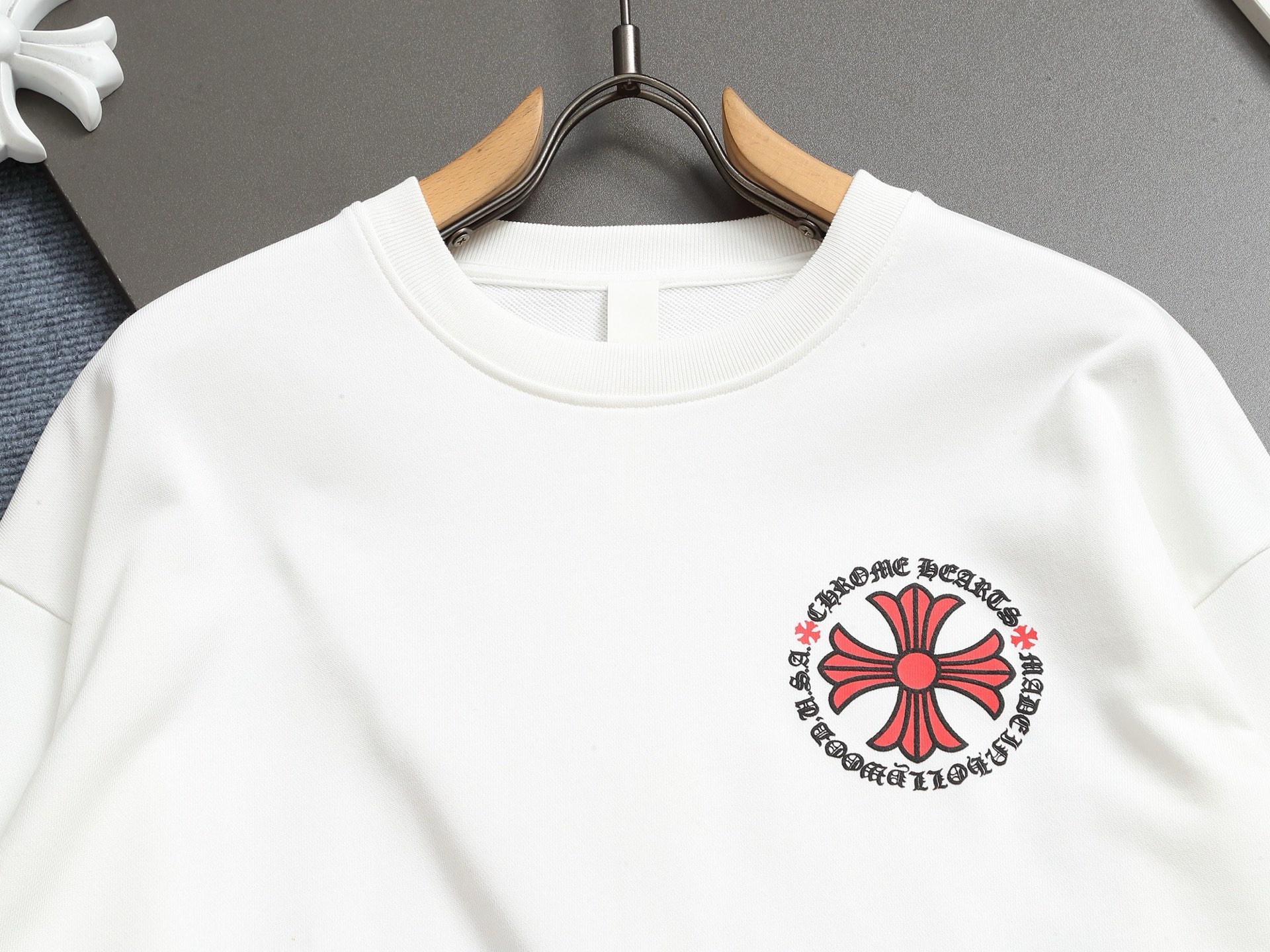 Chrome Hearts White Cotton Sweatshirt with Red Cross and Horseshoe Print 3 i1754754286383 7892 0 2