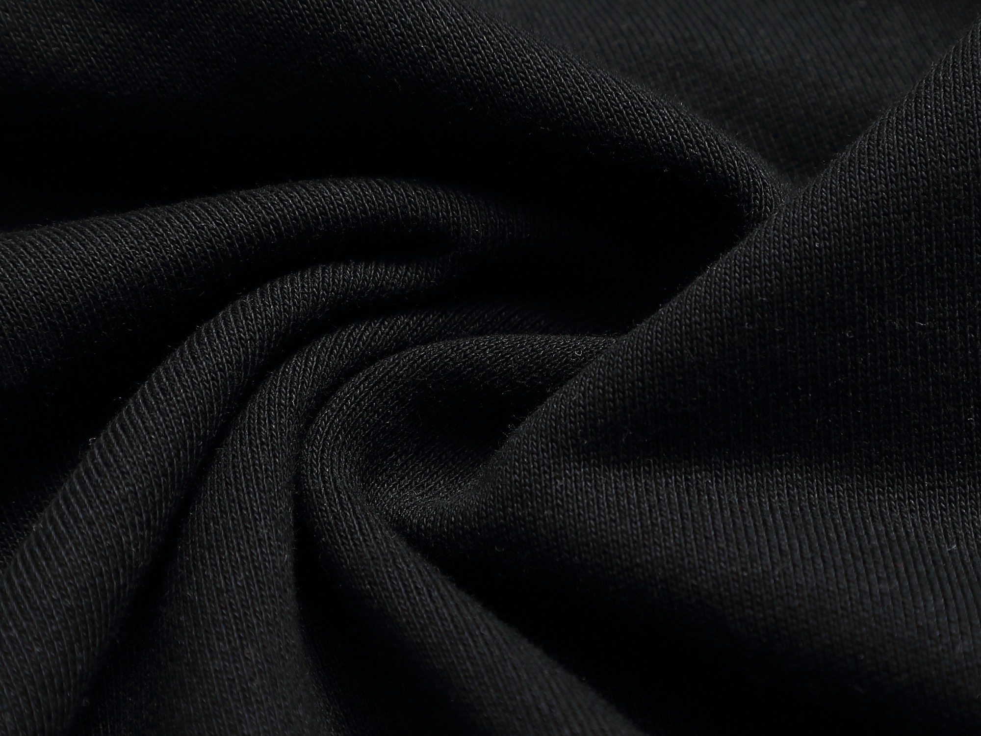        PRAD*微宽版型
普拉达/25ss新款胸前三角标口袋款圆领卫衣，这款卫衣融运动风极简主义