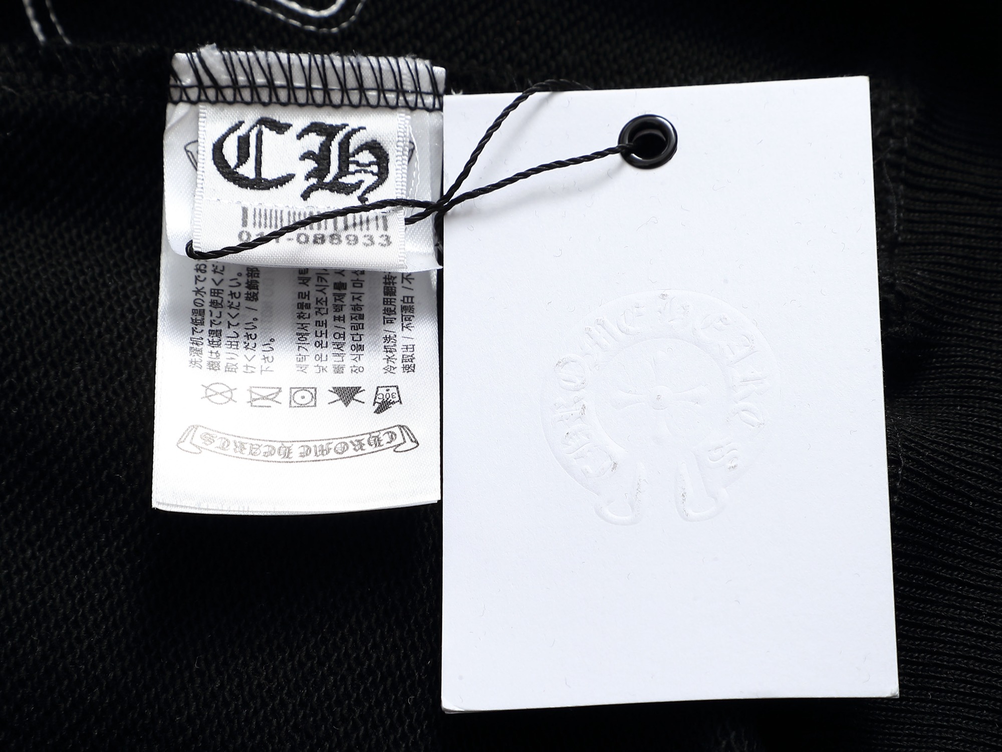 
Chrome hearts ch克罗心十字架贴皮刺绣圆领卫衣
版型大 宽松有型区别低版本瘦长版型上身拉