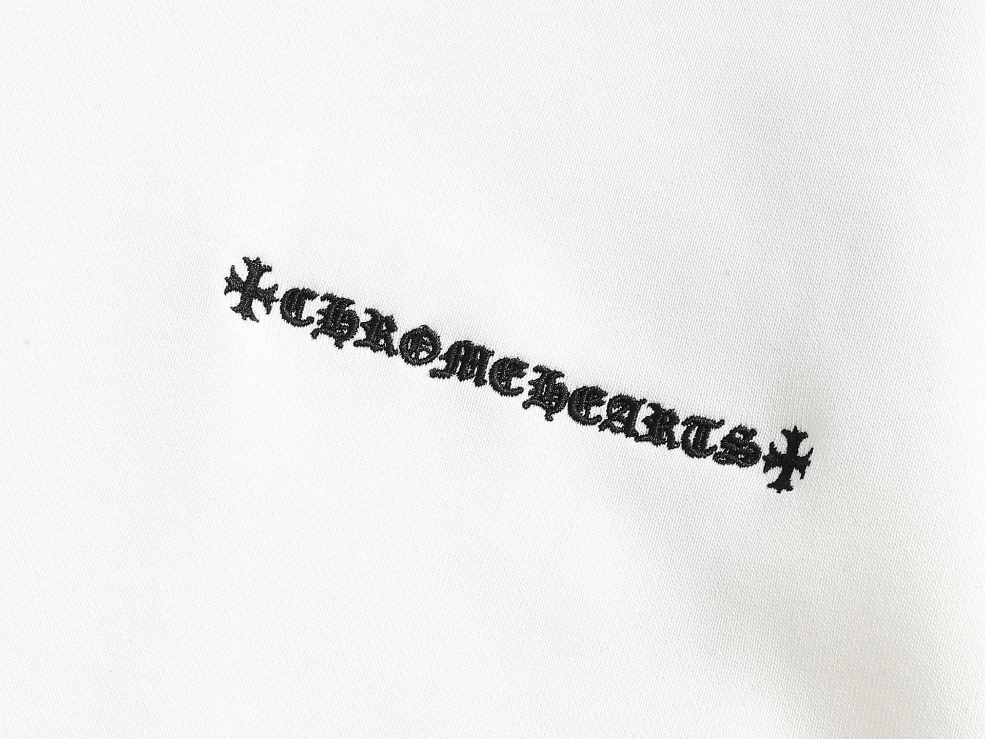 
Chrome hearts ch克罗心十字架贴皮刺绣圆领卫衣
版型大 宽松有型区别低版本瘦长版型上身拉