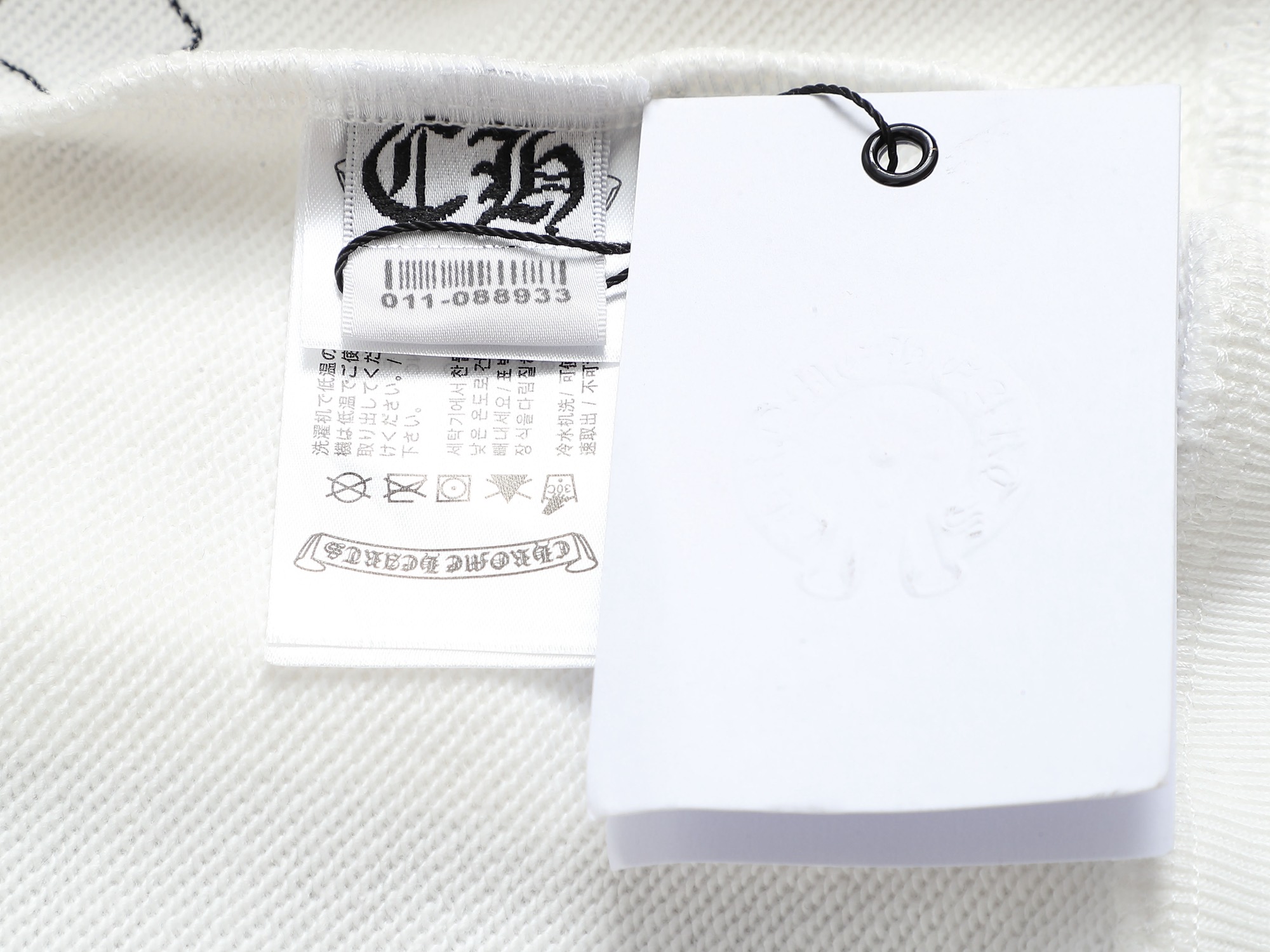 
Chrome hearts ch克罗心十字架贴皮刺绣圆领卫衣
版型大 宽松有型区别低版本瘦长版型上身拉