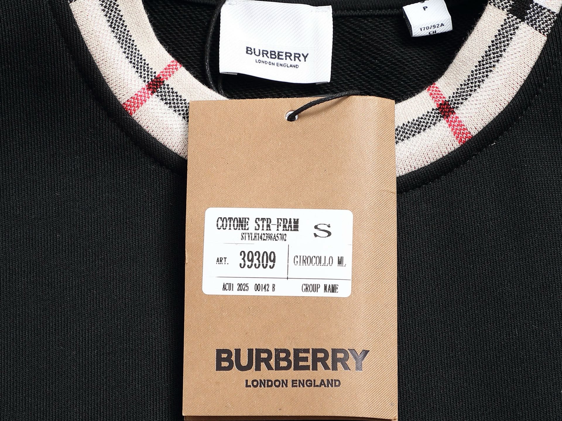 
BURBERRY/巴宝莉 420克圆领卫衣
品牌格纹领口立体凹凸字母LOGO刺绣工艺
官方同步  高版
