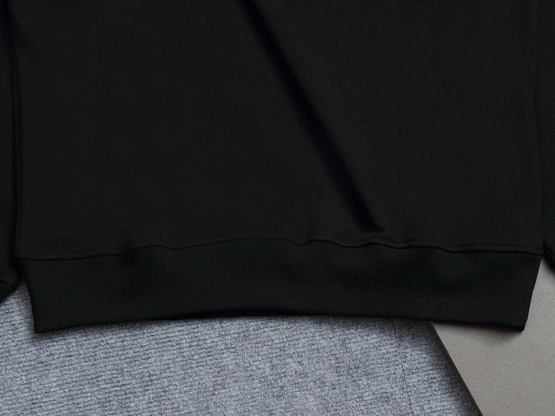 
Chrome hearts ch克罗心十字架马蹄LOGO印花工艺圆领卫衣
版型大 宽松有型区别低版本瘦