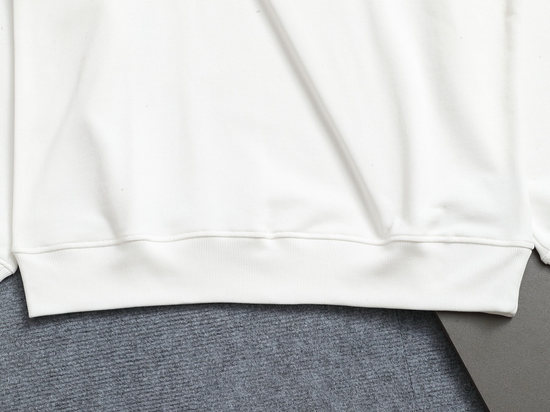 
Chrome hearts ch克罗心十字架马蹄LOGO印花工艺圆领卫衣
版型大 宽松有型区别低版本瘦