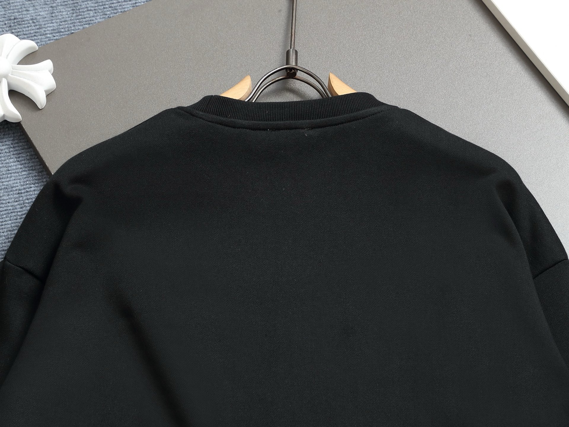 
BURBERRY 巴宝莉 Logo经典战马徽章刺绣
精致升级，灵感源自八十年代复古
原版面料 官方同款