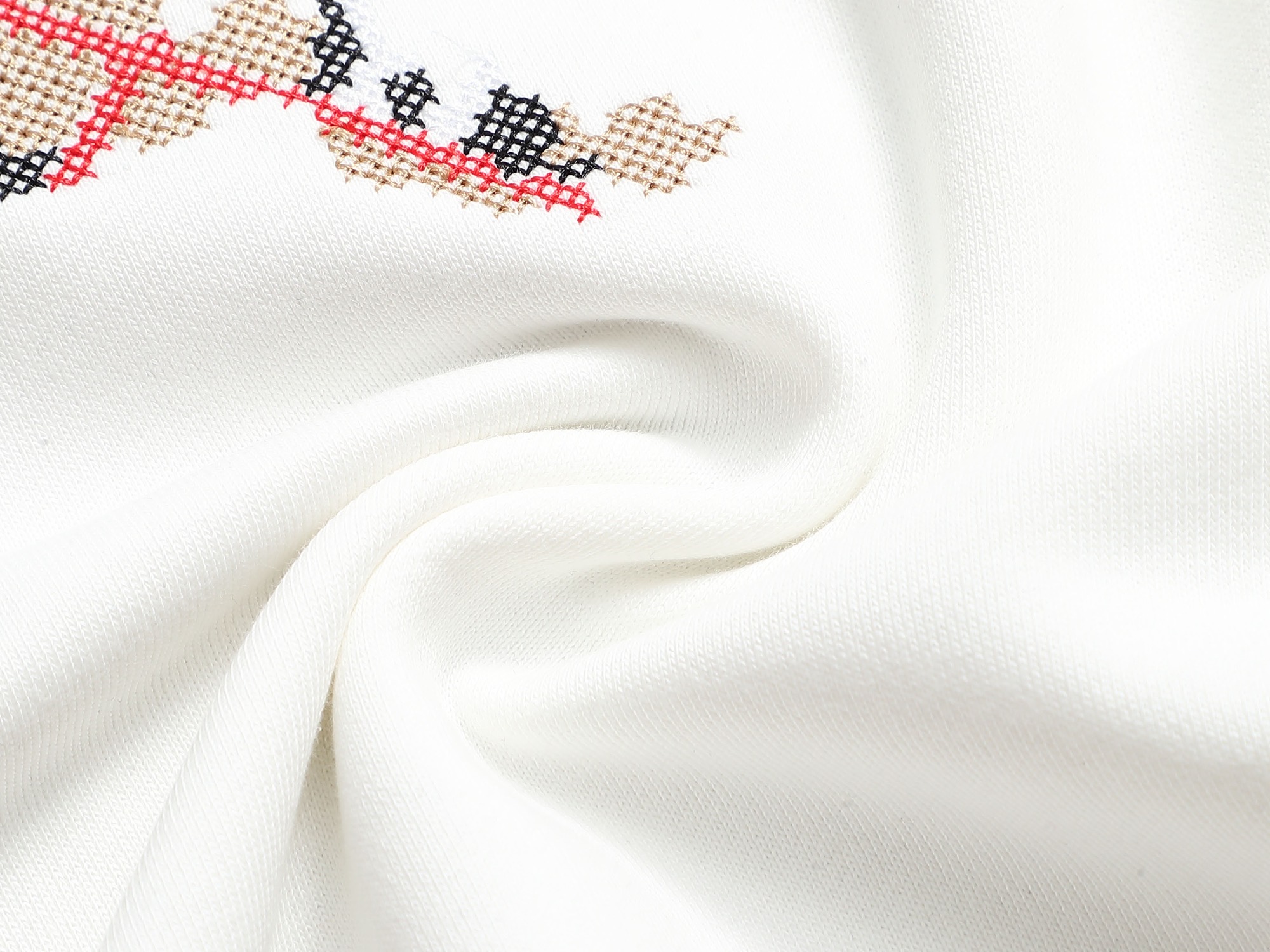 
BURBERRY 巴宝莉 Logo经典战马徽章刺绣
精致升级，灵感源自八十年代复古
原版面料 官方同款