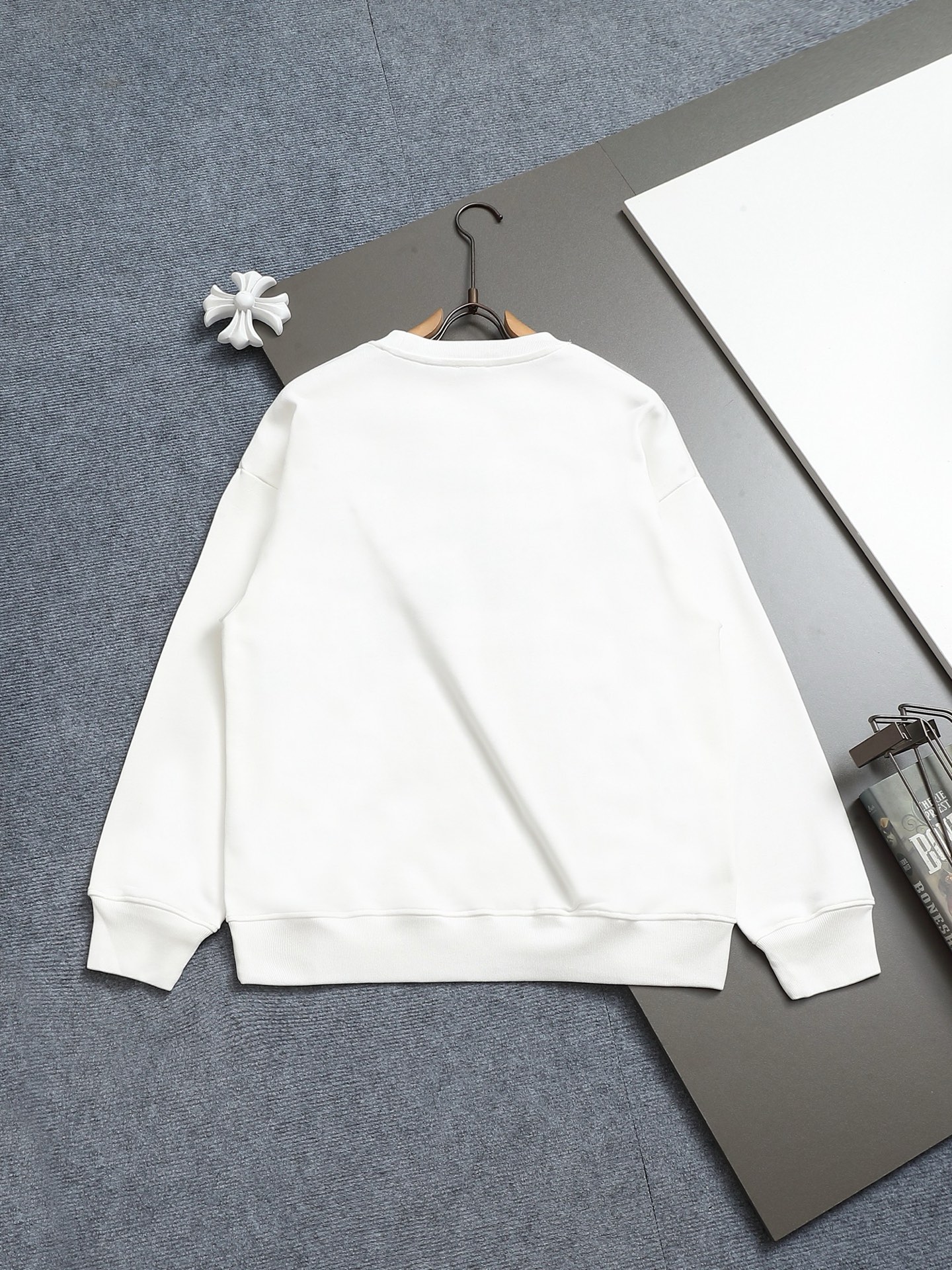 
BURBERRY 巴宝莉 Logo经典战马徽章刺绣
精致升级，灵感源自八十年代复古
原版面料 官方同款