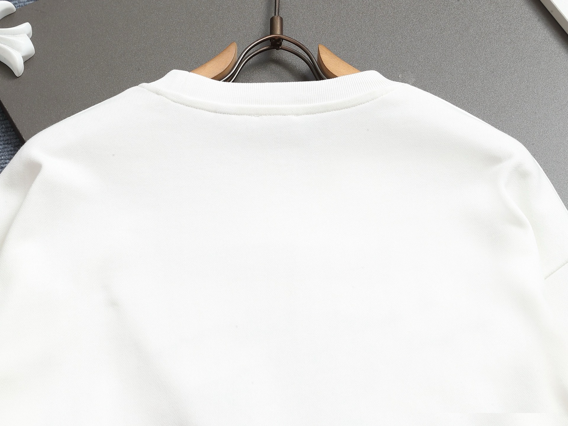 
BURBERRY 巴宝莉 Logo经典战马徽章刺绣
精致升级，灵感源自八十年代复古
原版面料 官方同款