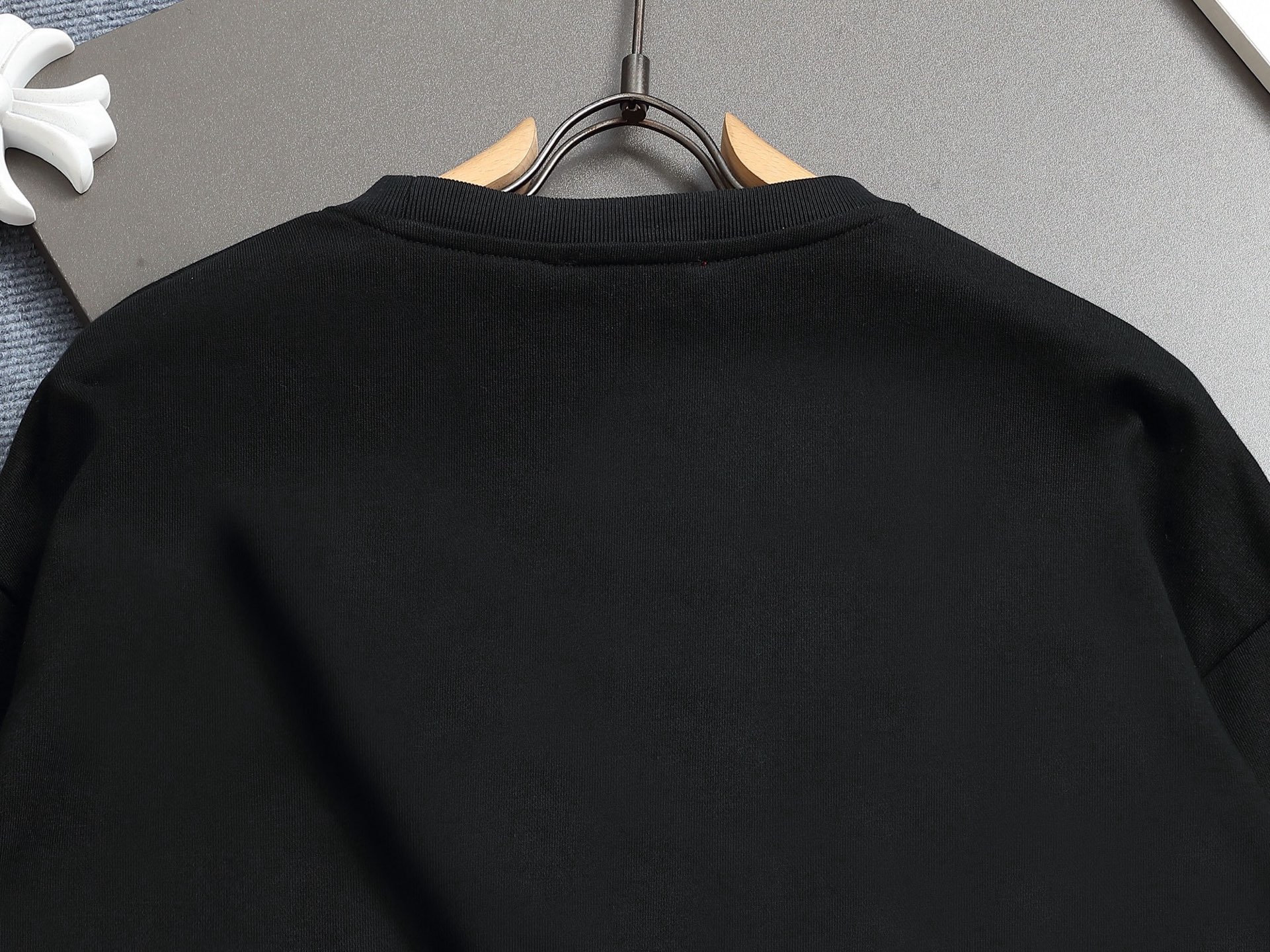 
Gucci 古驰    超级经典刺绣拼色logo
标识精致升级，灵感源自八十年代复古款式
原版面料 官