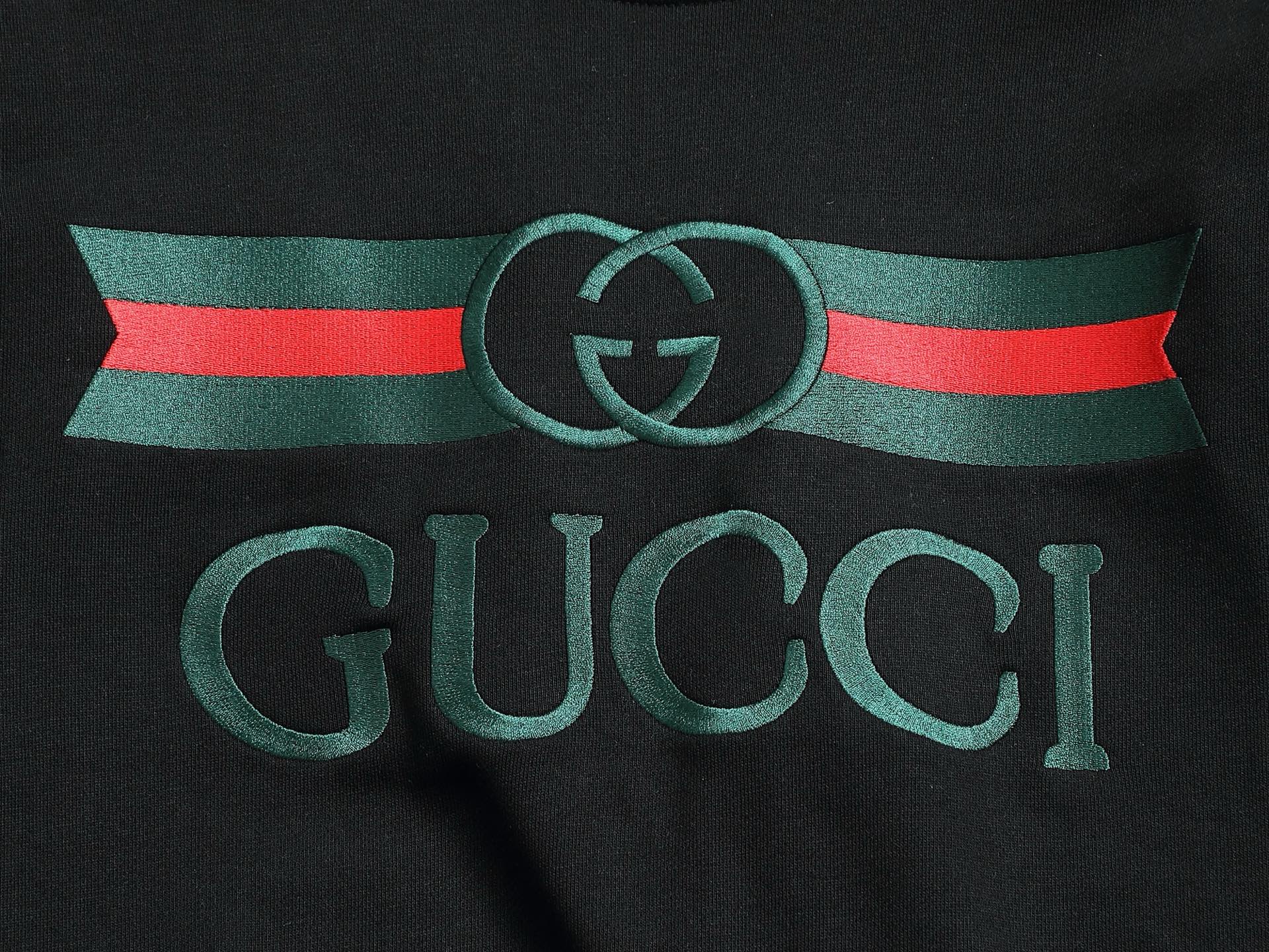 
Gucci 古驰    超级经典刺绣拼色logo
标识精致升级，灵感源自八十年代复古款式
原版面料 官