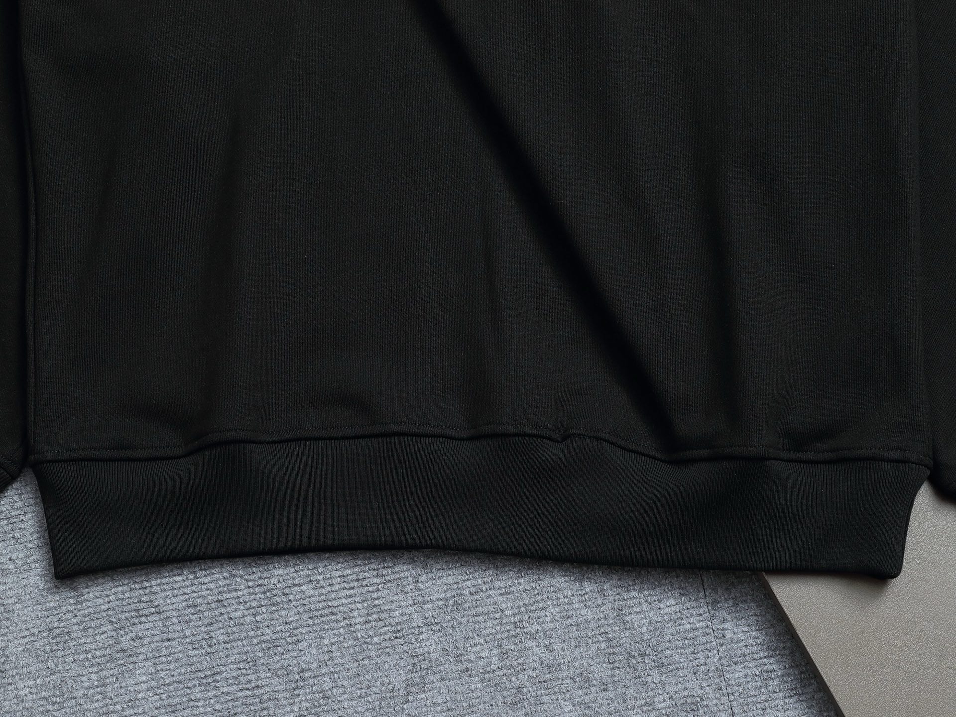 
Gucci 古驰    超级经典刺绣拼色logo
标识精致升级，灵感源自八十年代复古款式
原版面料 官