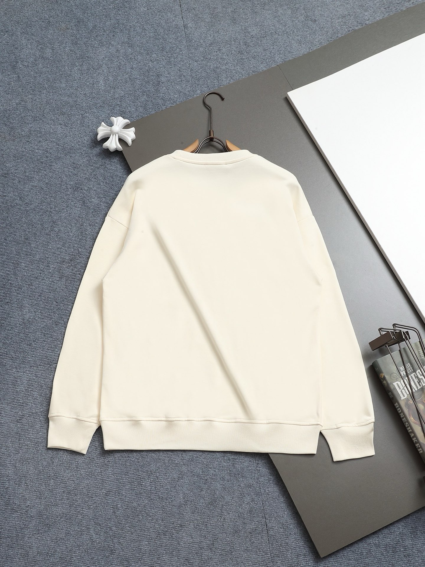 
Gucci 古驰    超级经典刺绣拼色logo
标识精致升级，灵感源自八十年代复古款式
原版面料 官