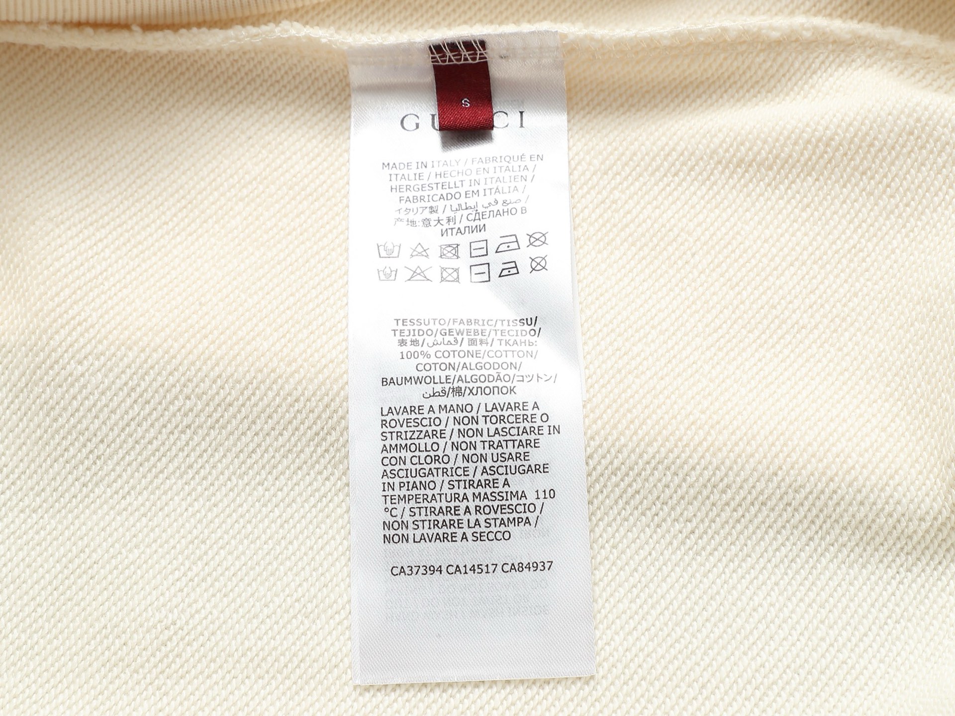 
Gucci 古驰    超级经典刺绣拼色logo
标识精致升级，灵感源自八十年代复古款式
原版面料 官