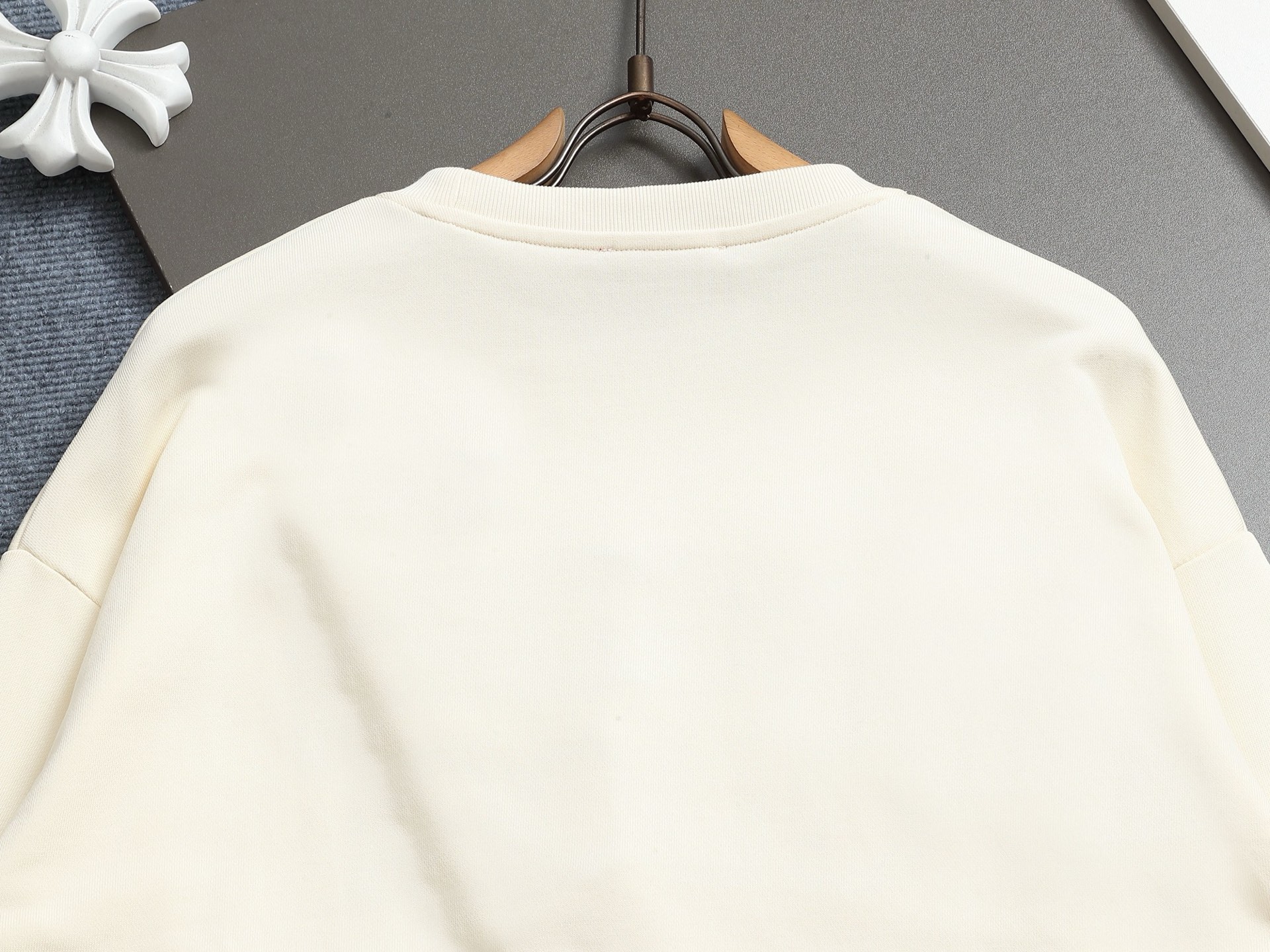 
Gucci 古驰    超级经典刺绣拼色logo
标识精致升级，灵感源自八十年代复古款式
原版面料 官