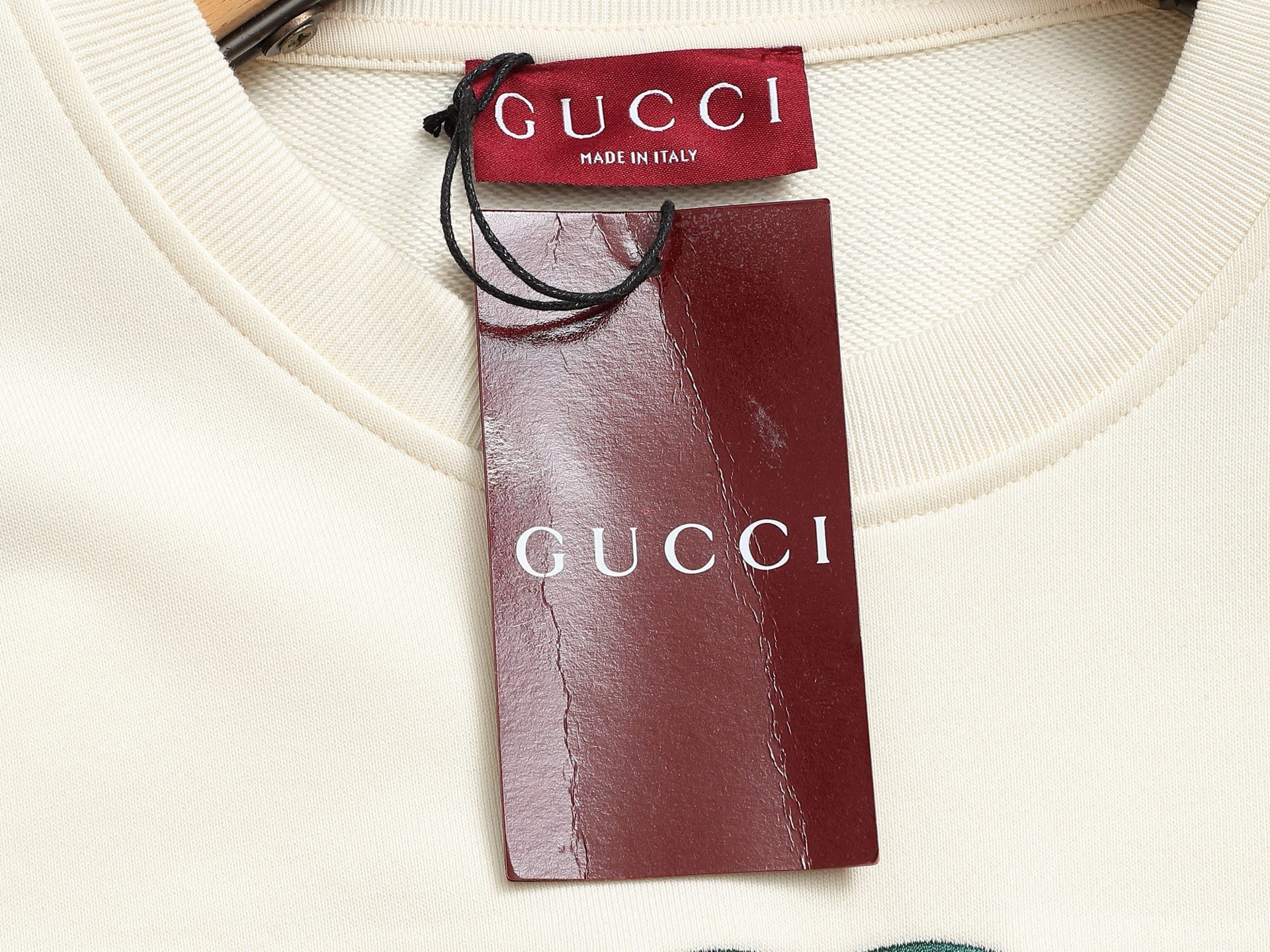 
Gucci 古驰    超级经典刺绣拼色logo
标识精致升级，灵感源自八十年代复古款式
原版面料 官