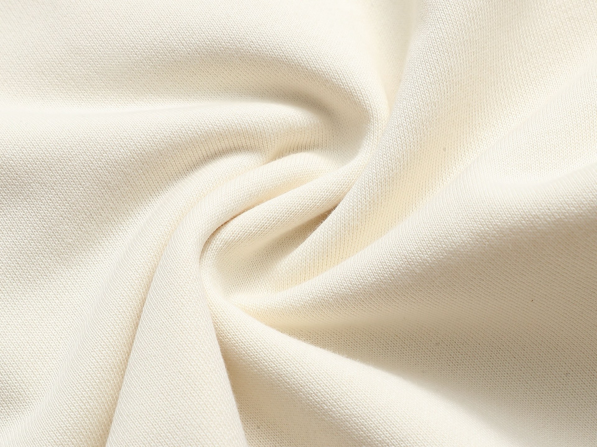 
Gucci 古驰    超级经典纯色logo印花工艺
标识精致升级，灵感源自八十年代复古款式
原版面料