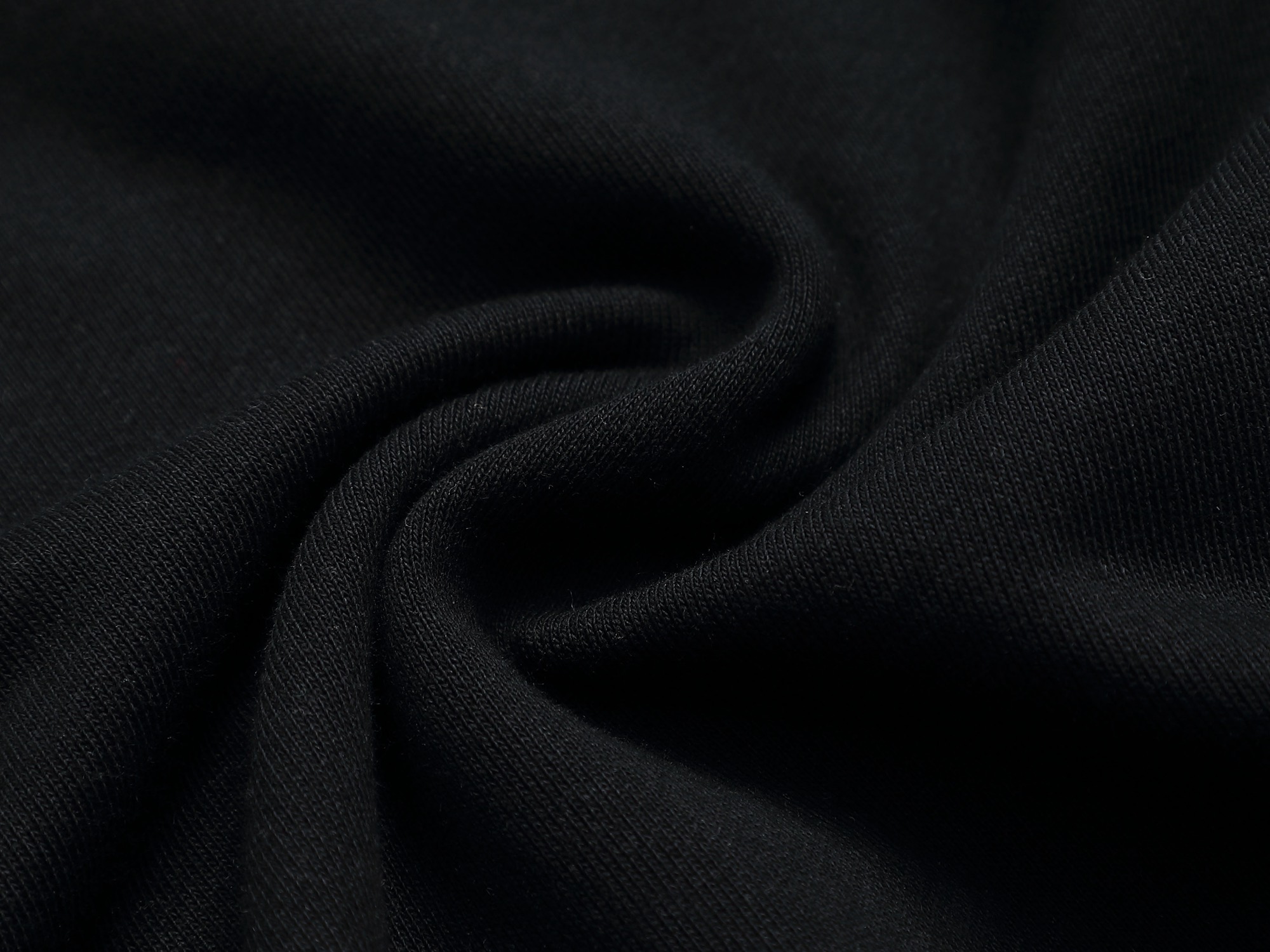 
Gucci 古驰    超级经典纯色logo印花工艺
标识精致升级，灵感源自八十年代复古款式
原版面料