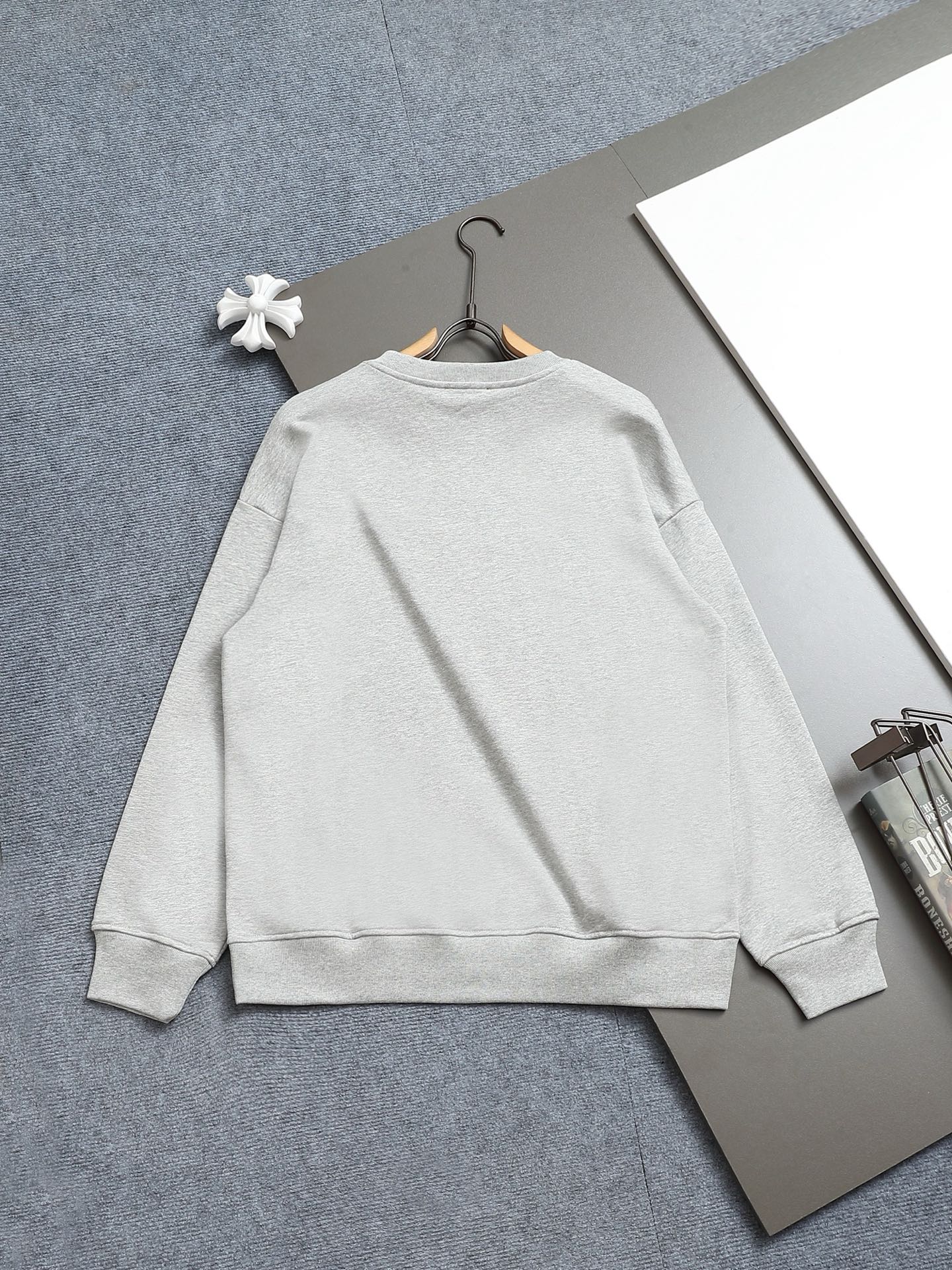 
Gucci 古驰    超级经典纯色logo印花工艺
标识精致升级，灵感源自八十年代复古款式
原版面料