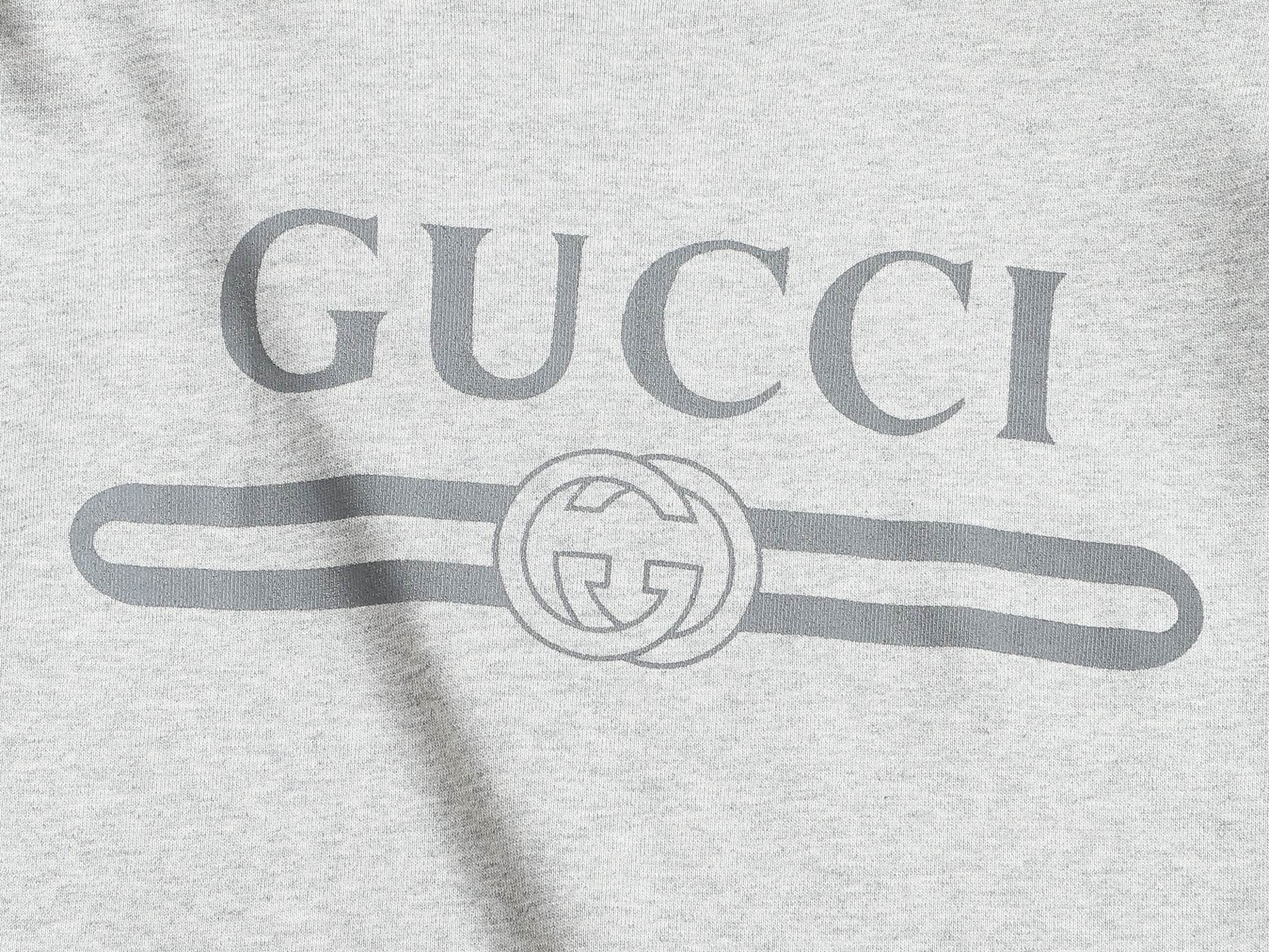 
Gucci 古驰    超级经典纯色logo印花工艺
标识精致升级，灵感源自八十年代复古款式
原版面料