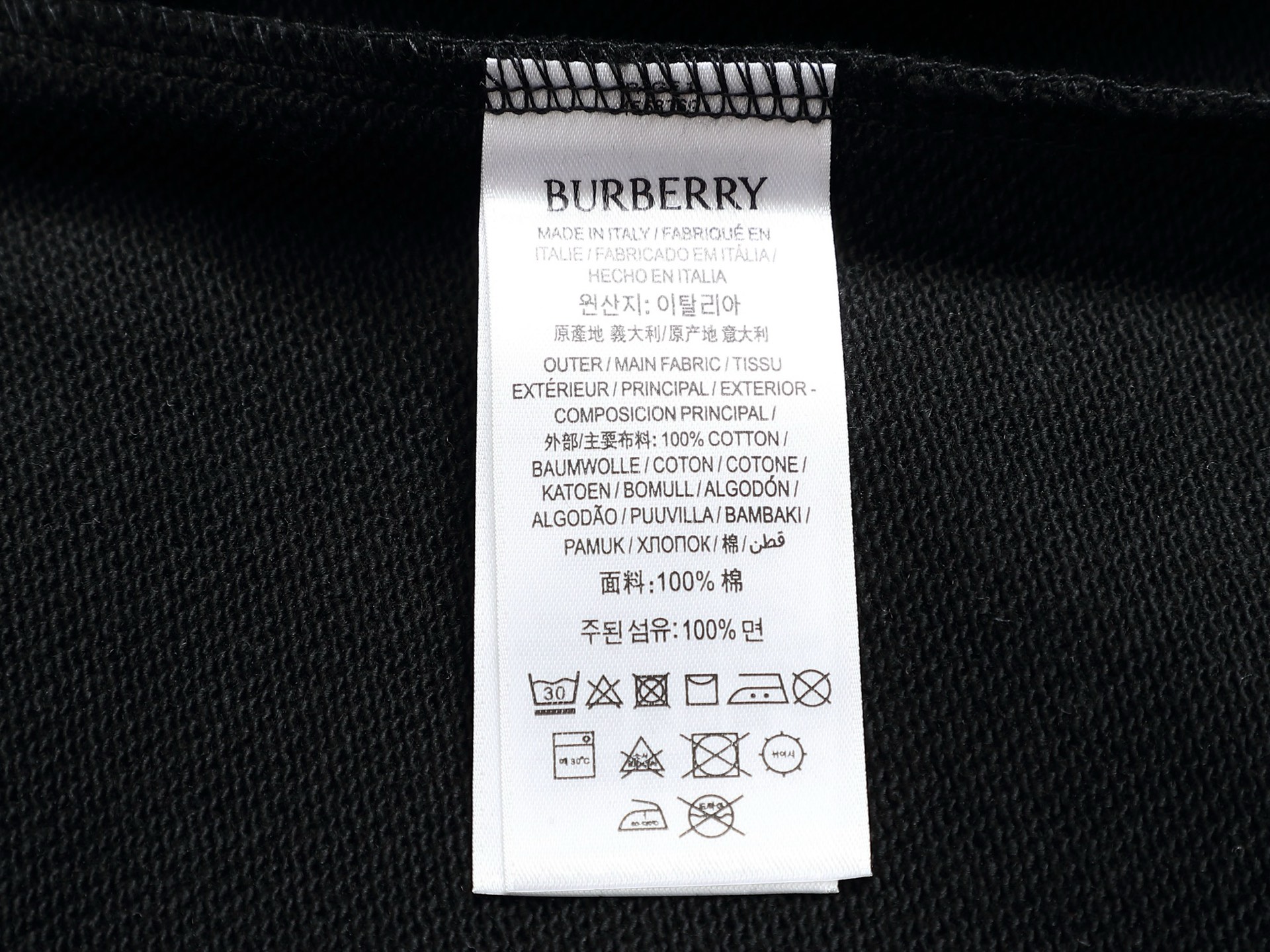 
BURBERRY 巴宝莉 Logo经典单排字母 TB标识印花 精致升级，灵感源自八十年代复古
原版面料