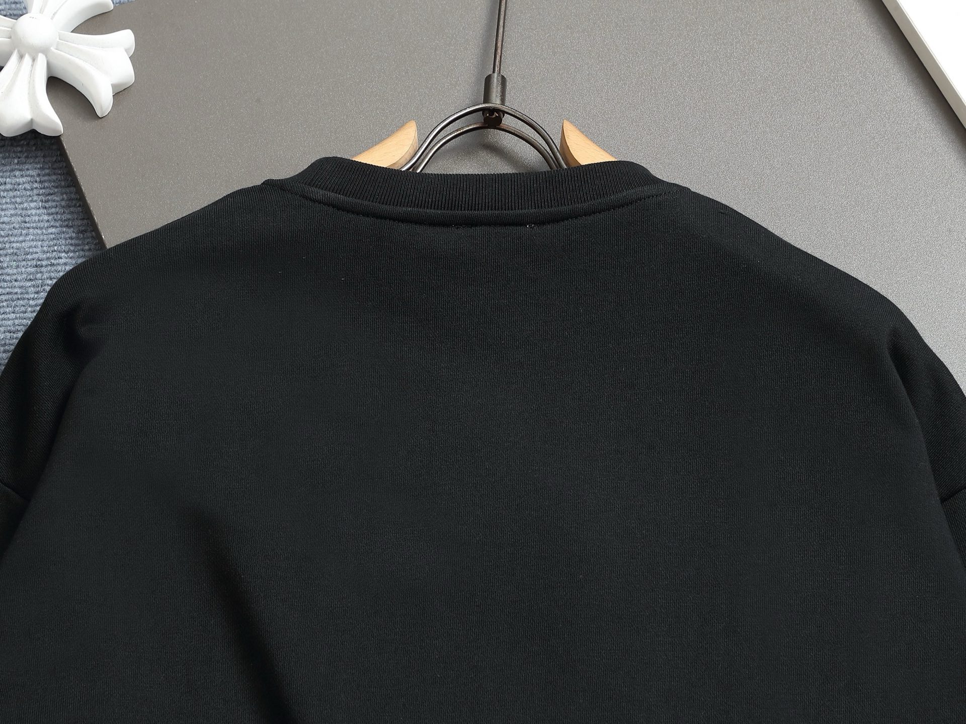 
BURBERRY 巴宝莉 Logo经典单排字母 TB标识印花 精致升级，灵感源自八十年代复古
原版面料