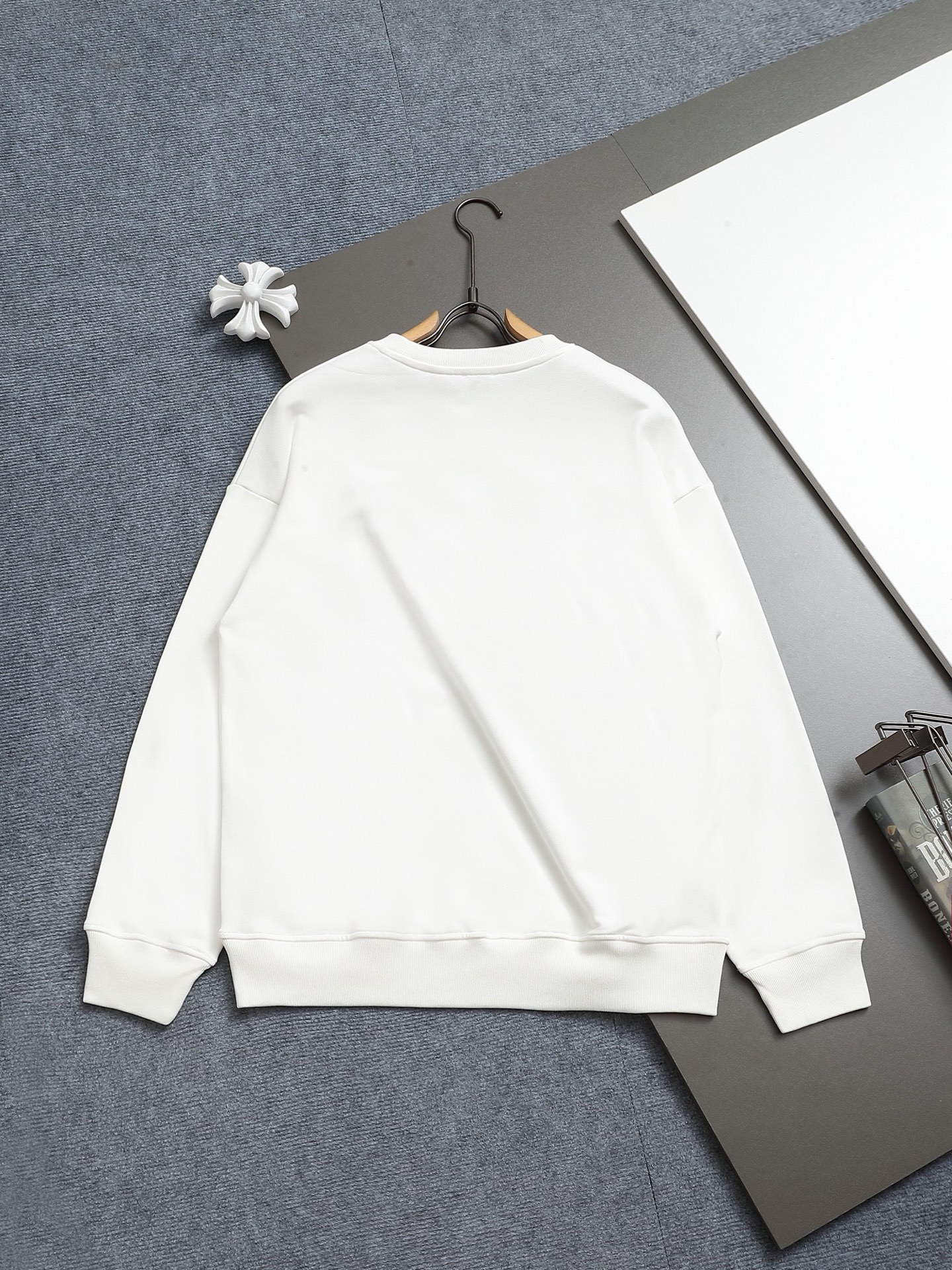 
BURBERRY 巴宝莉 Logo经典单排字母 TB标识印花 精致升级，灵感源自八十年代复古
原版面料