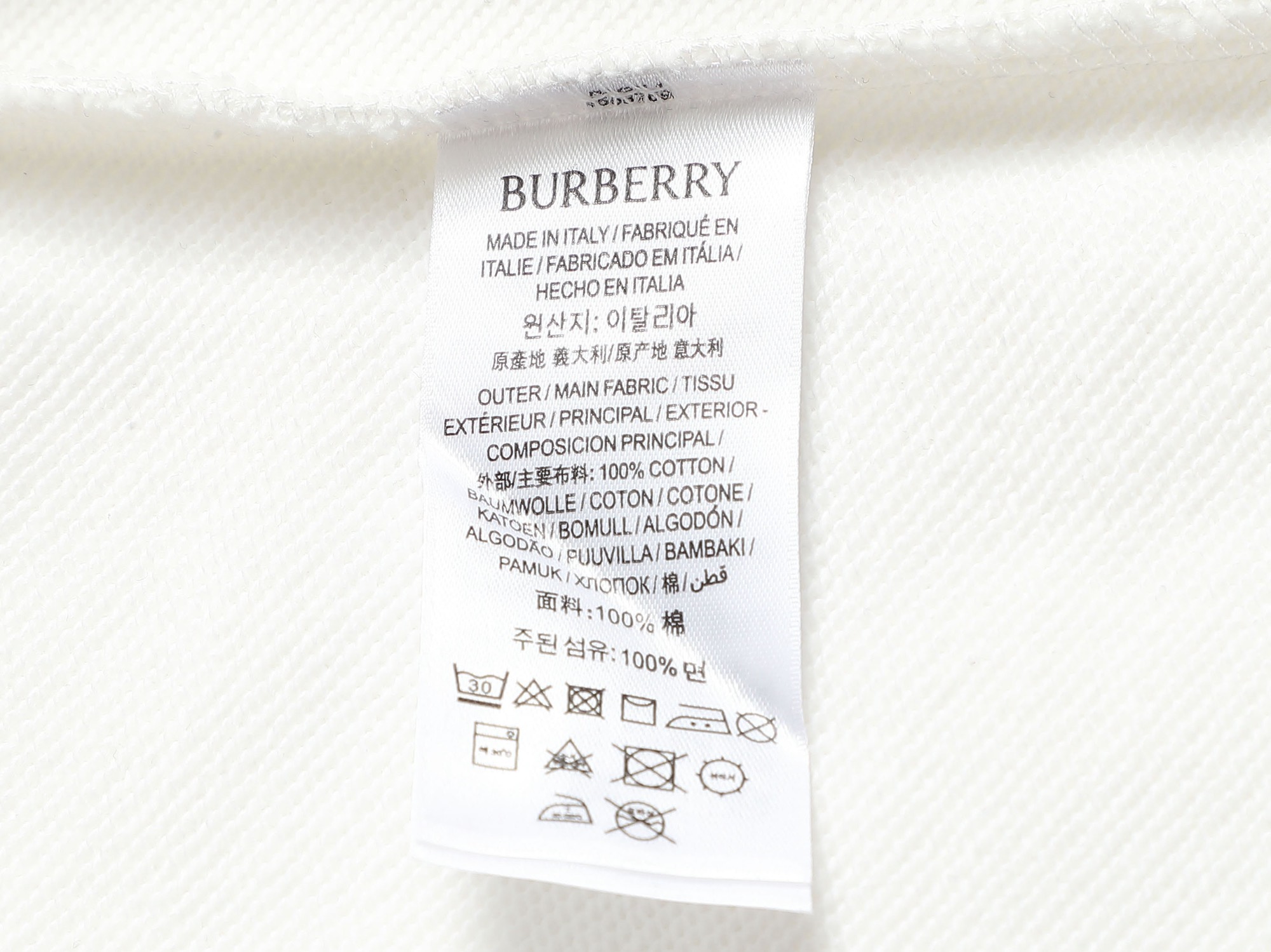 
BURBERRY 巴宝莉 Logo经典单排字母 TB标识印花 精致升级，灵感源自八十年代复古
原版面料