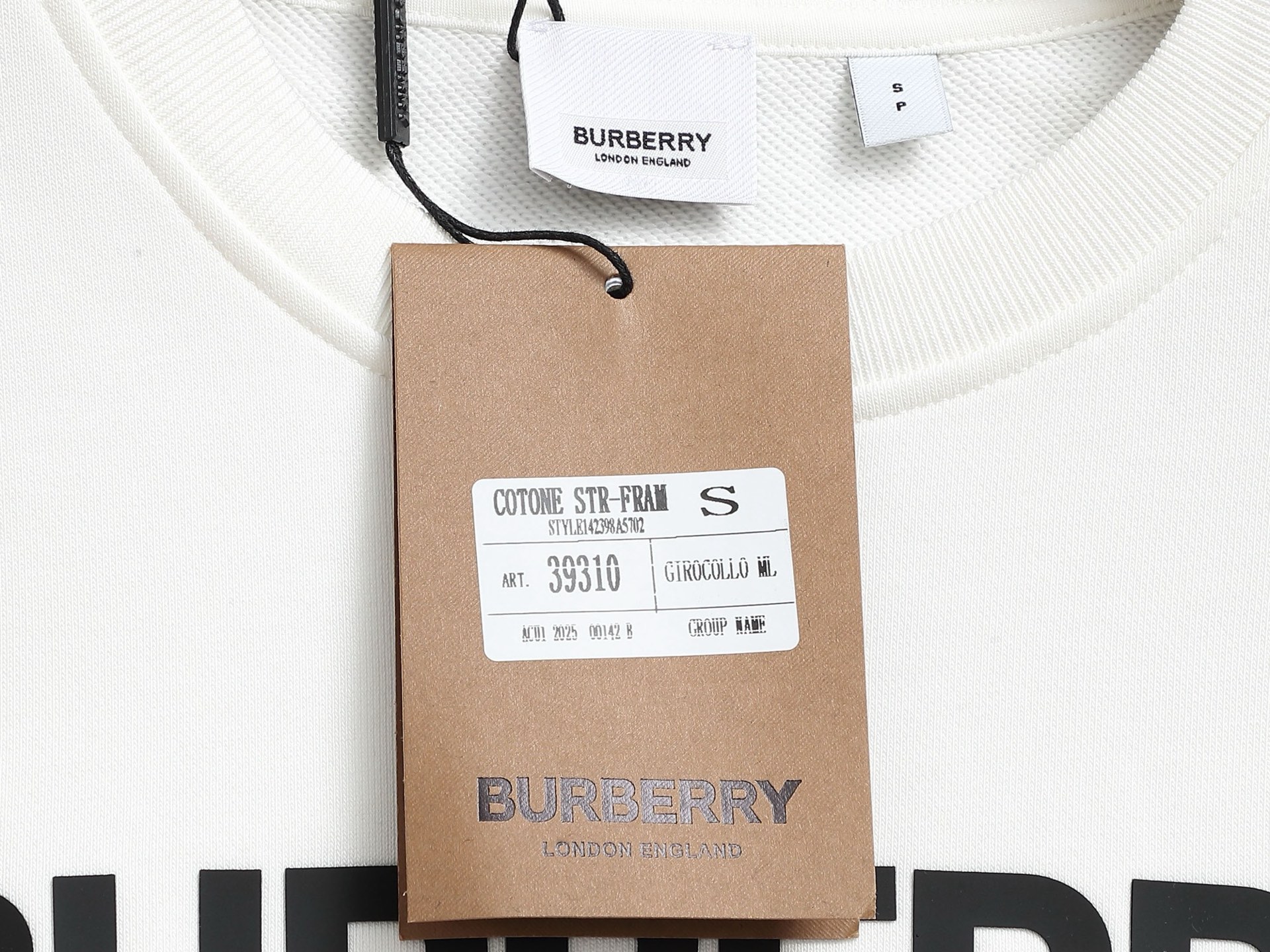
BURBERRY 巴宝莉 Logo经典单排字母 TB标识印花 精致升级，灵感源自八十年代复古
原版面料