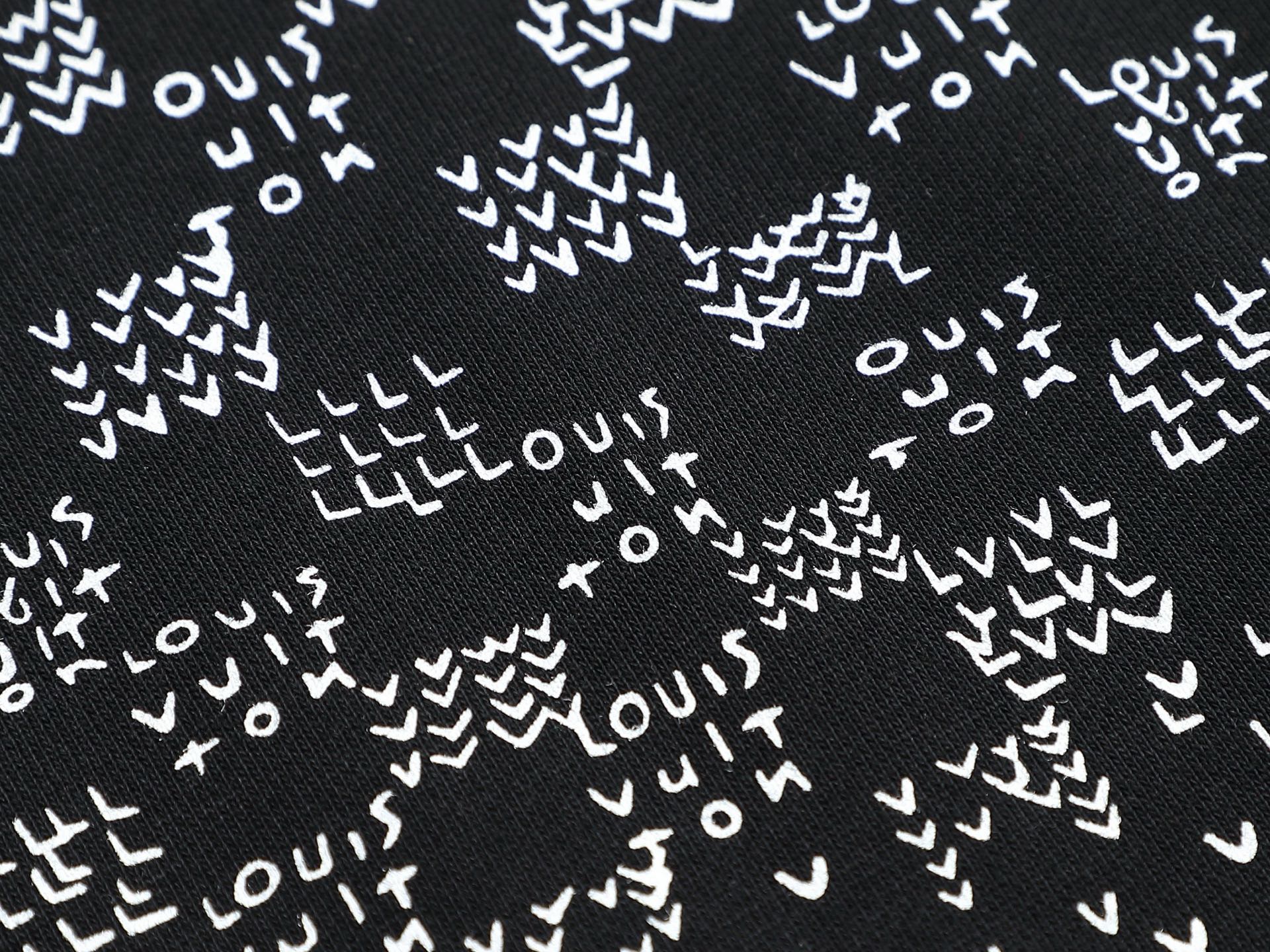 
Louis Vuitton/路易威登 经典棋盘格渐变logo
Logo标识精致升级，灵感源自八十年代复