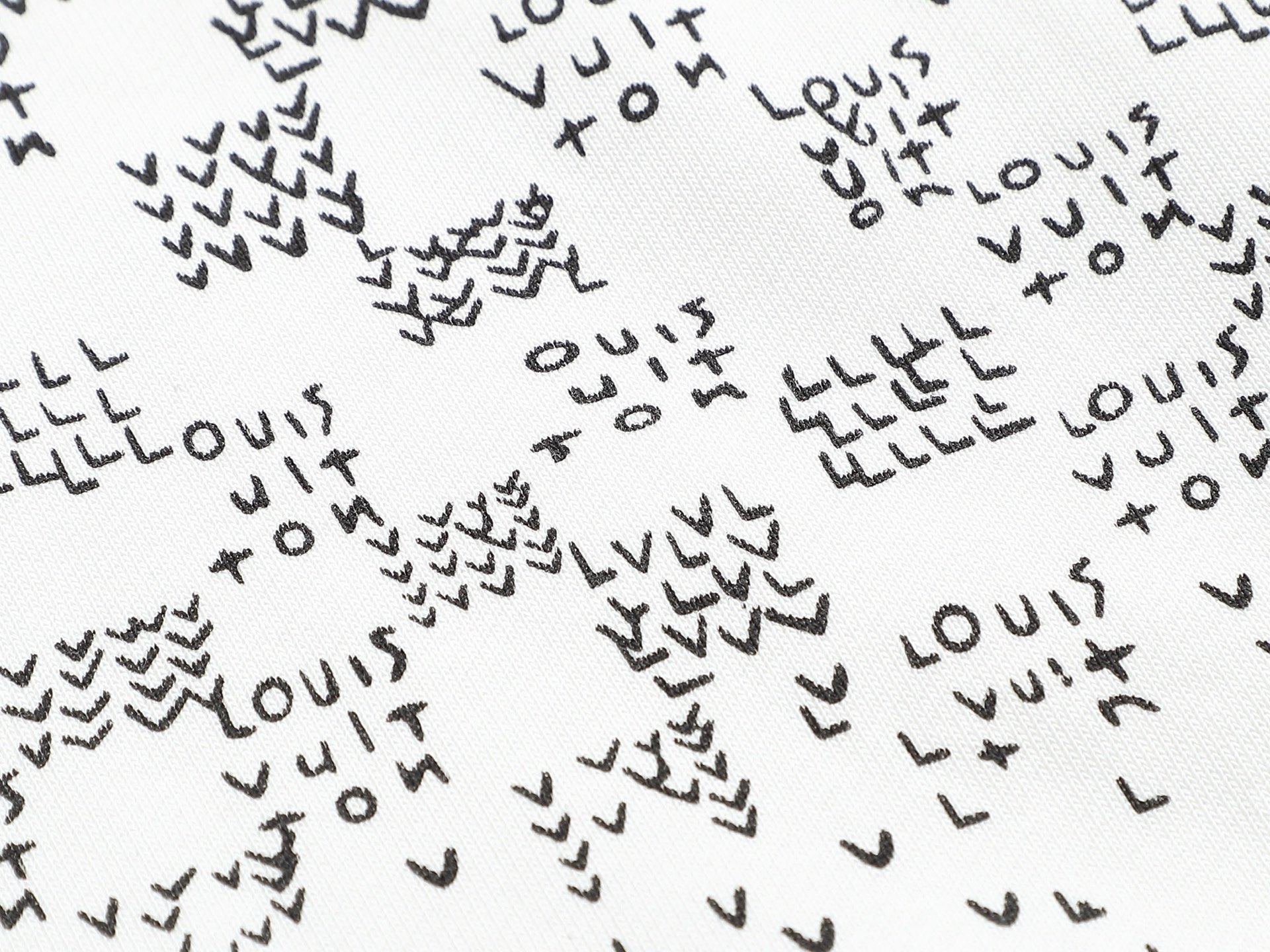 
Louis Vuitton/路易威登 经典棋盘格渐变logo
Logo标识精致升级，灵感源自八十年代复