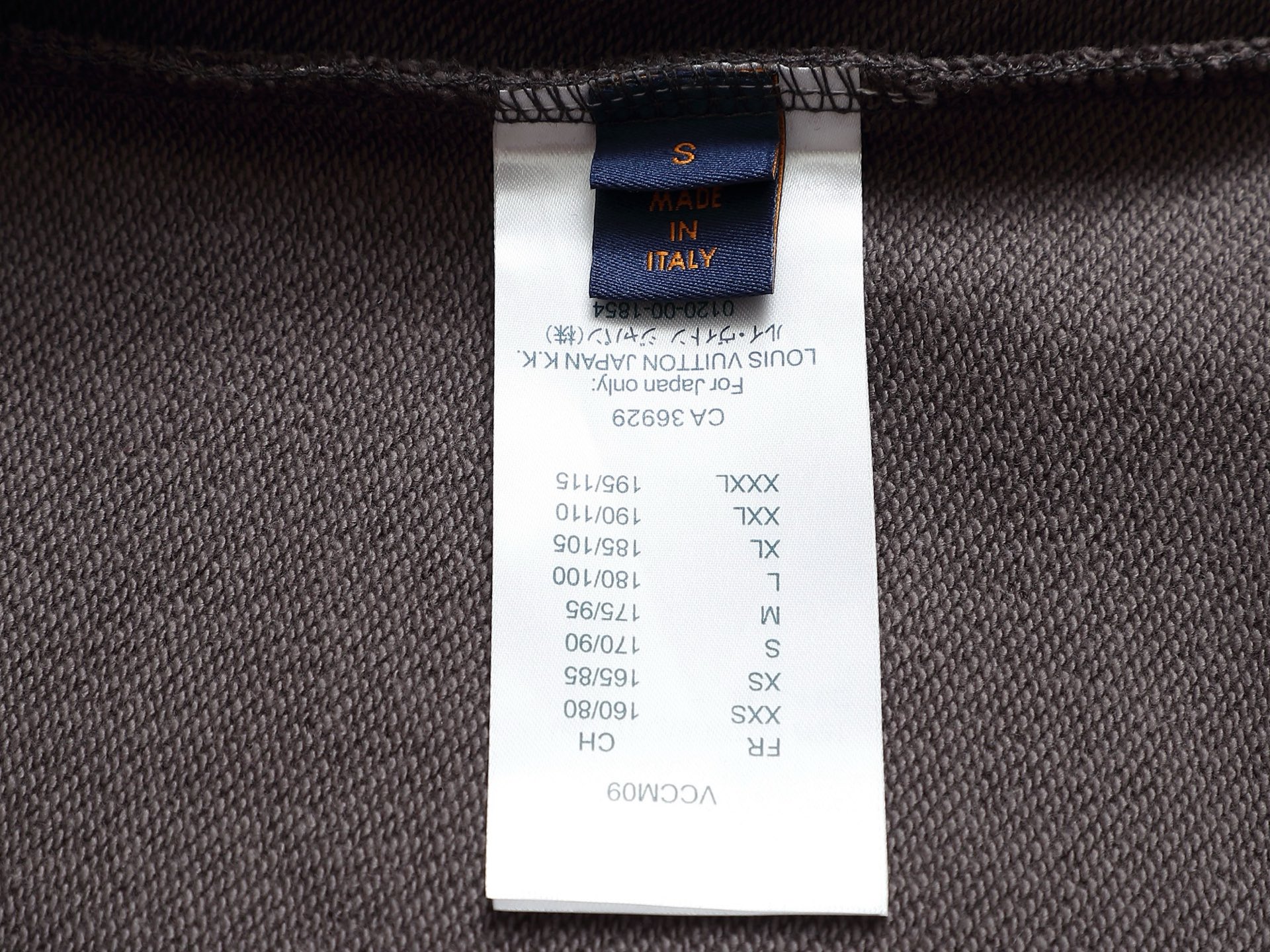 
Louis Vuitton/路易威登 经典棋盘格渐变logo
Logo标识精致升级，灵感源自八十年代复