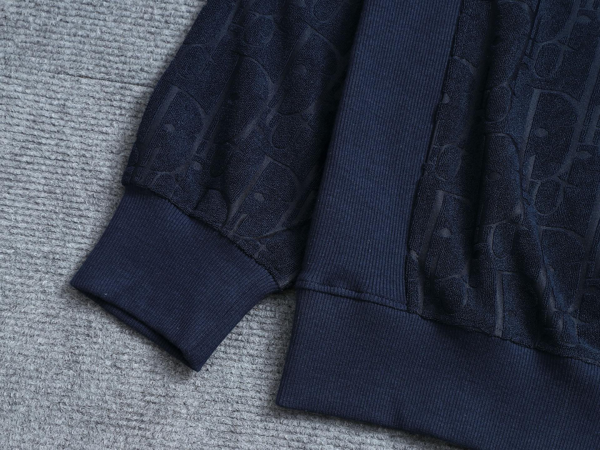 
DIOR迪奥 CD字母暗纹提花 Logo标识精致升级，灵感源自八十年代复古 毛巾
原版面料 官方同款 