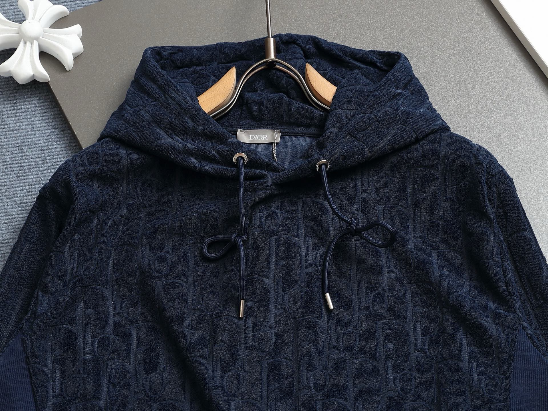 
DIOR迪奥 CD字母暗纹提花 Logo标识精致升级，灵感源自八十年代复古 毛巾
原版面料 官方同款 