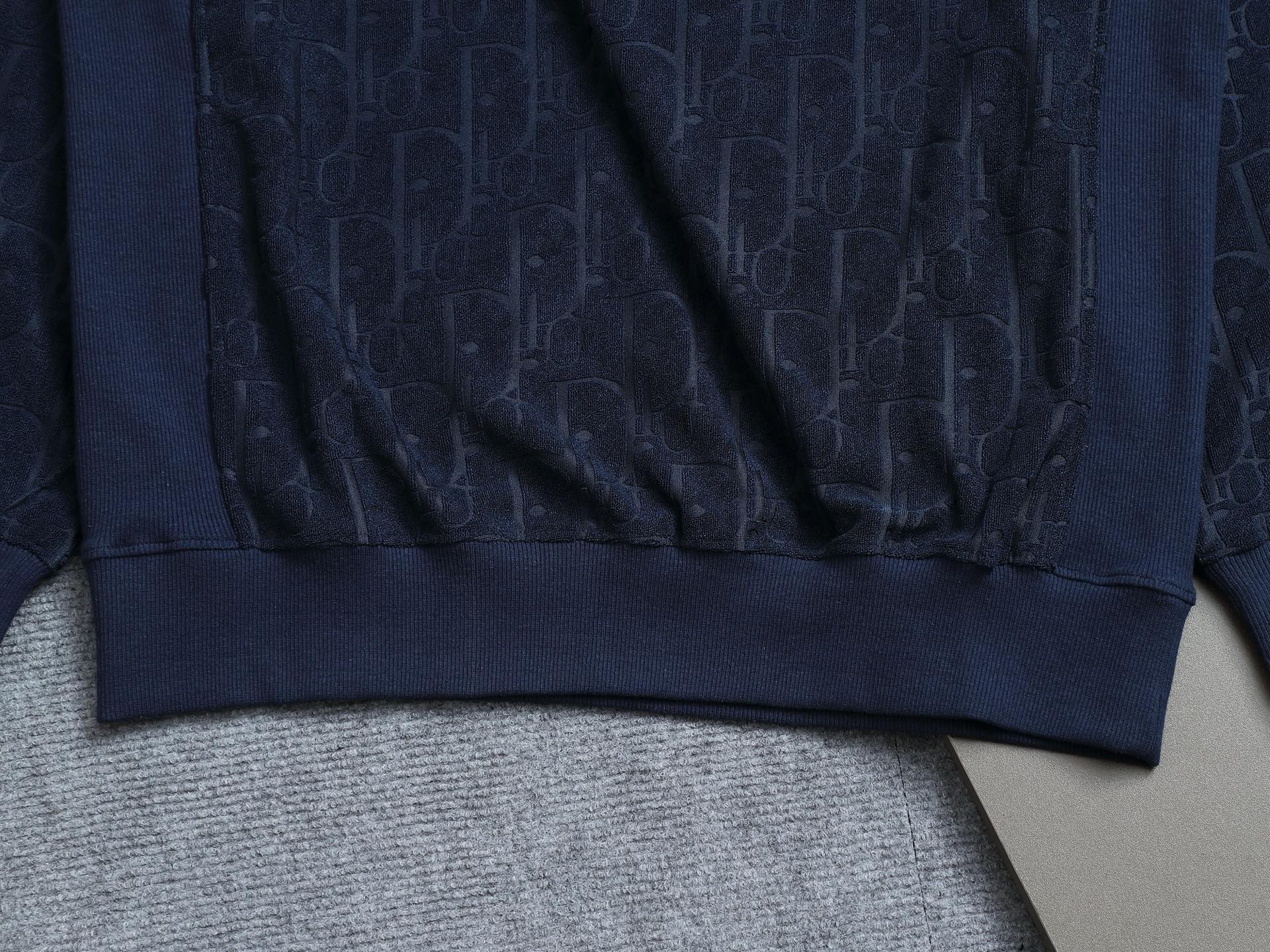 
DIOR迪奥 CD字母暗纹提花 Logo标识精致升级，灵感源自八十年代复古 毛巾
原版面料 官方同款 