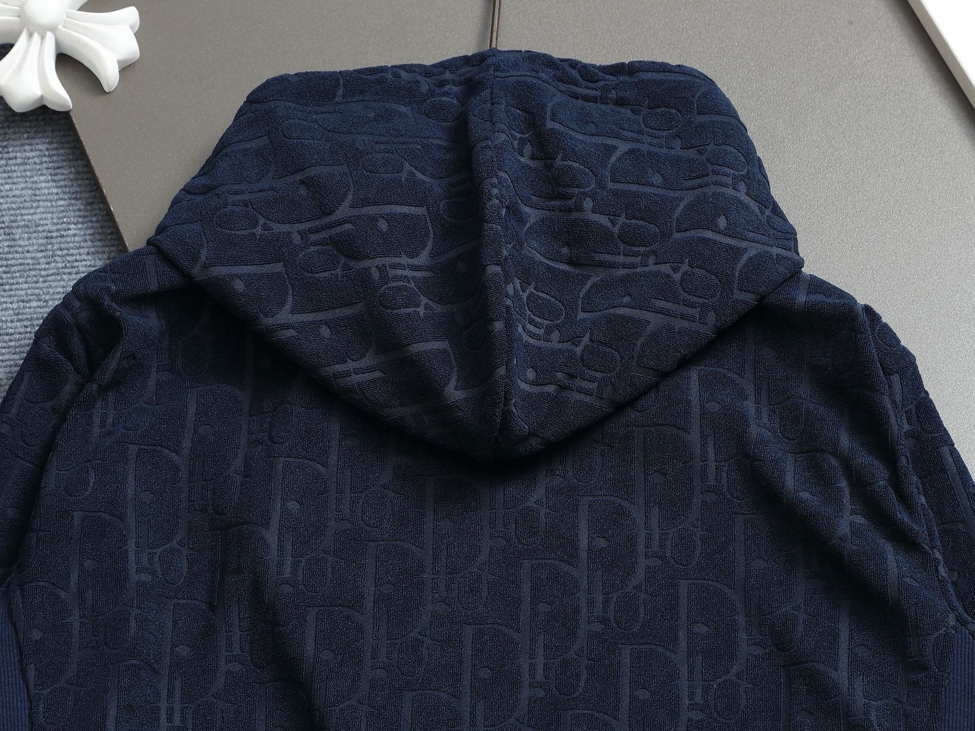 
DIOR迪奥 CD字母暗纹提花 Logo标识精致升级，灵感源自八十年代复古 毛巾
原版面料 官方同款 