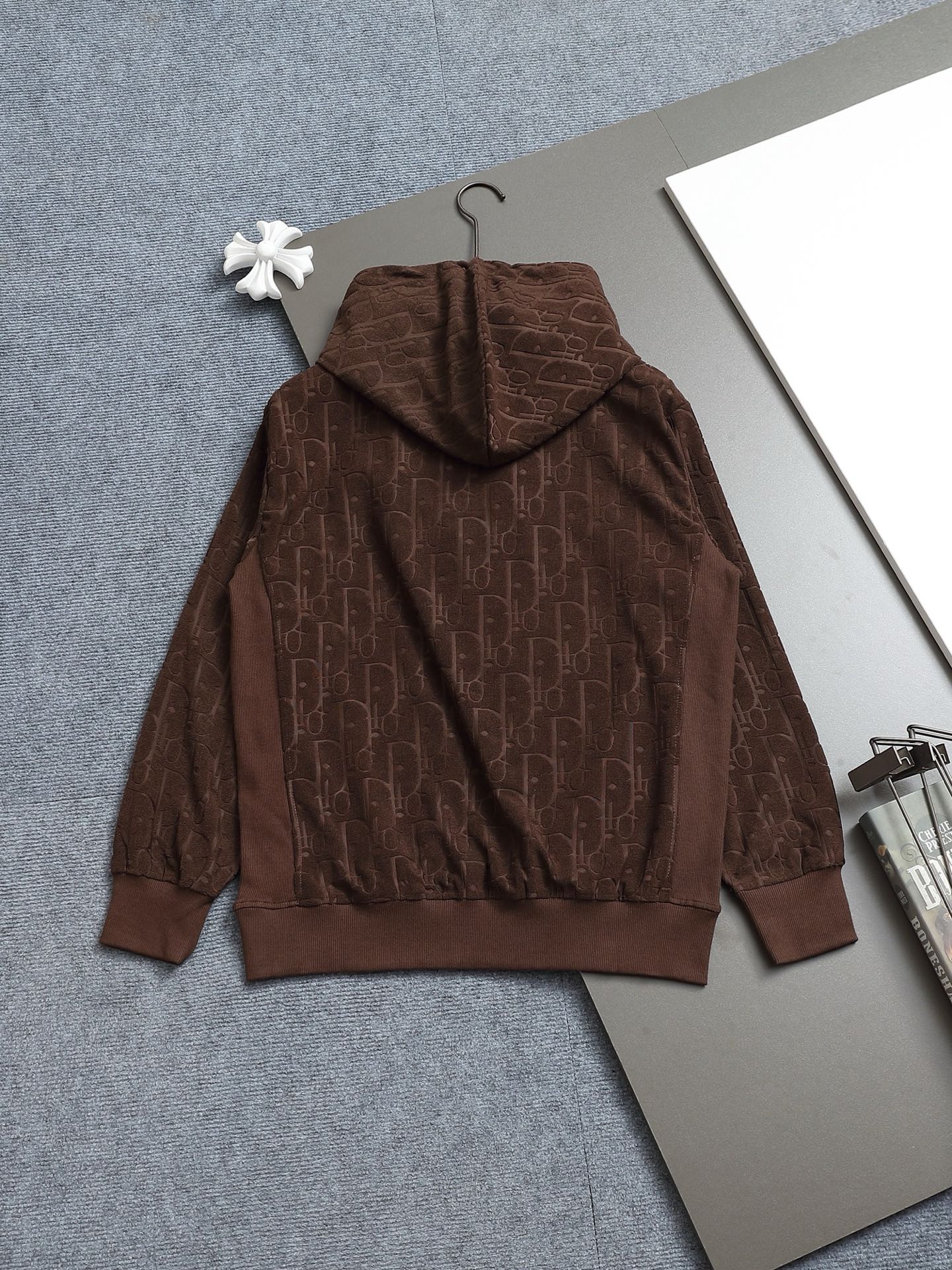 
DIOR迪奥 CD字母暗纹提花 Logo标识精致升级，灵感源自八十年代复古 毛巾
原版面料 官方同款 