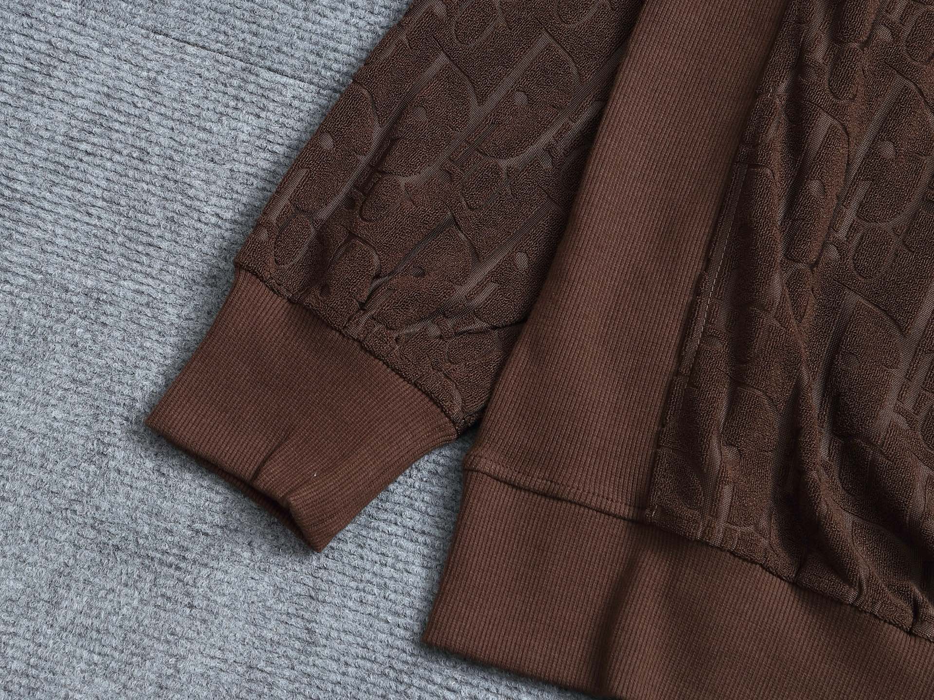 
DIOR迪奥 CD字母暗纹提花 Logo标识精致升级，灵感源自八十年代复古 毛巾
原版面料 官方同款 