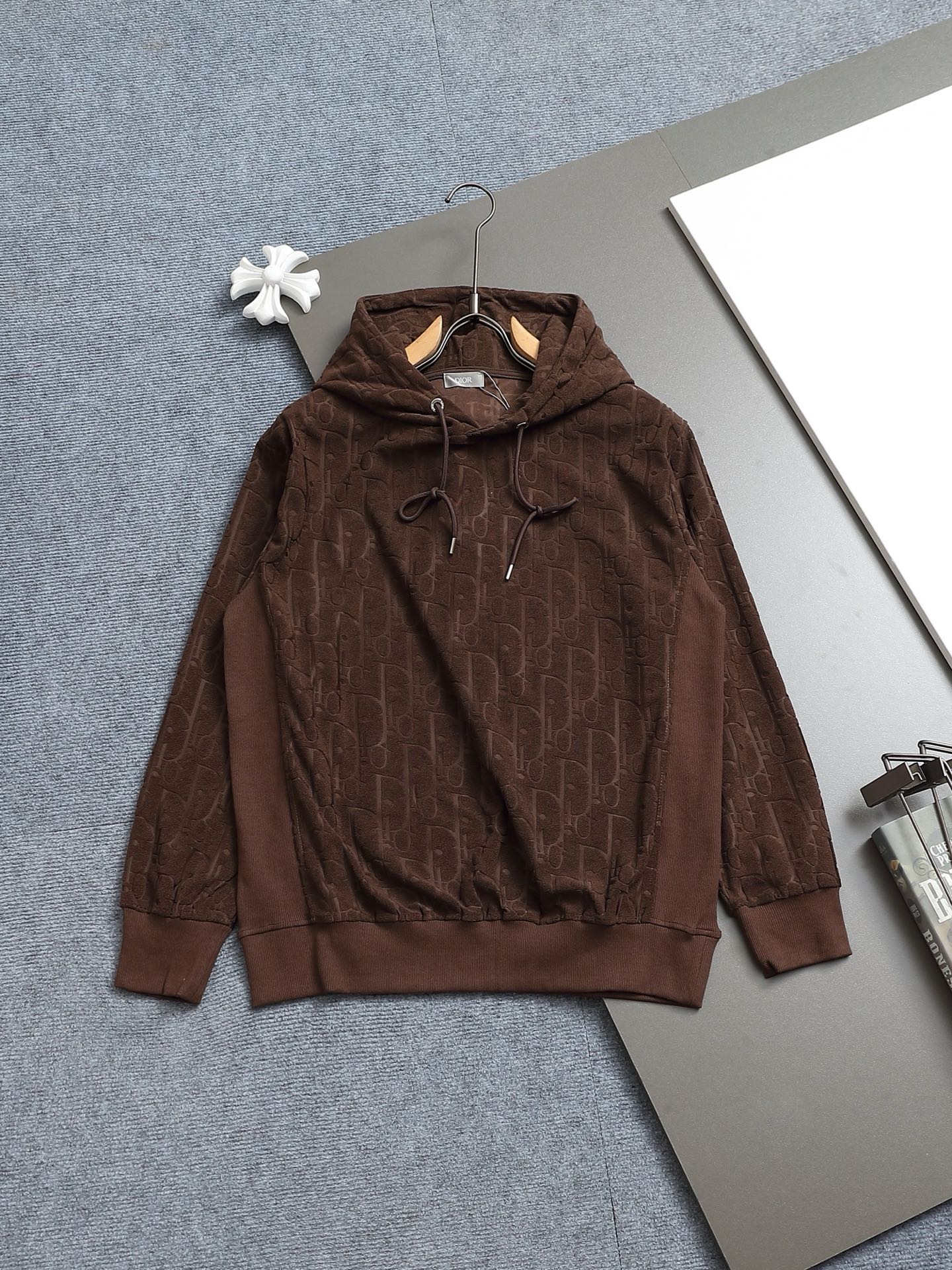 
DIOR迪奥 CD字母暗纹提花 Logo标识精致升级，灵感源自八十年代复古 毛巾
原版面料 官方同款 