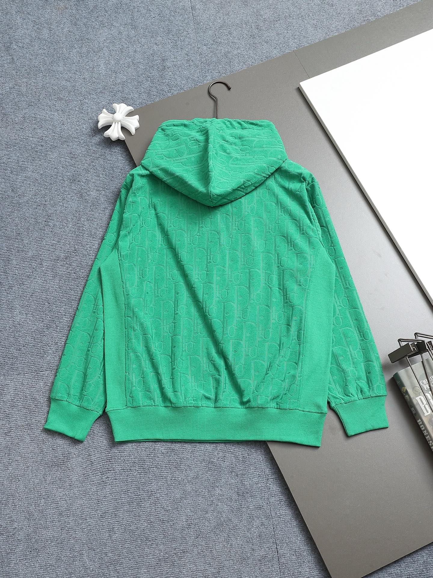 
DIOR迪奥 CD字母暗纹提花 Logo标识精致升级，灵感源自八十年代复古 毛巾
原版面料 官方同款 