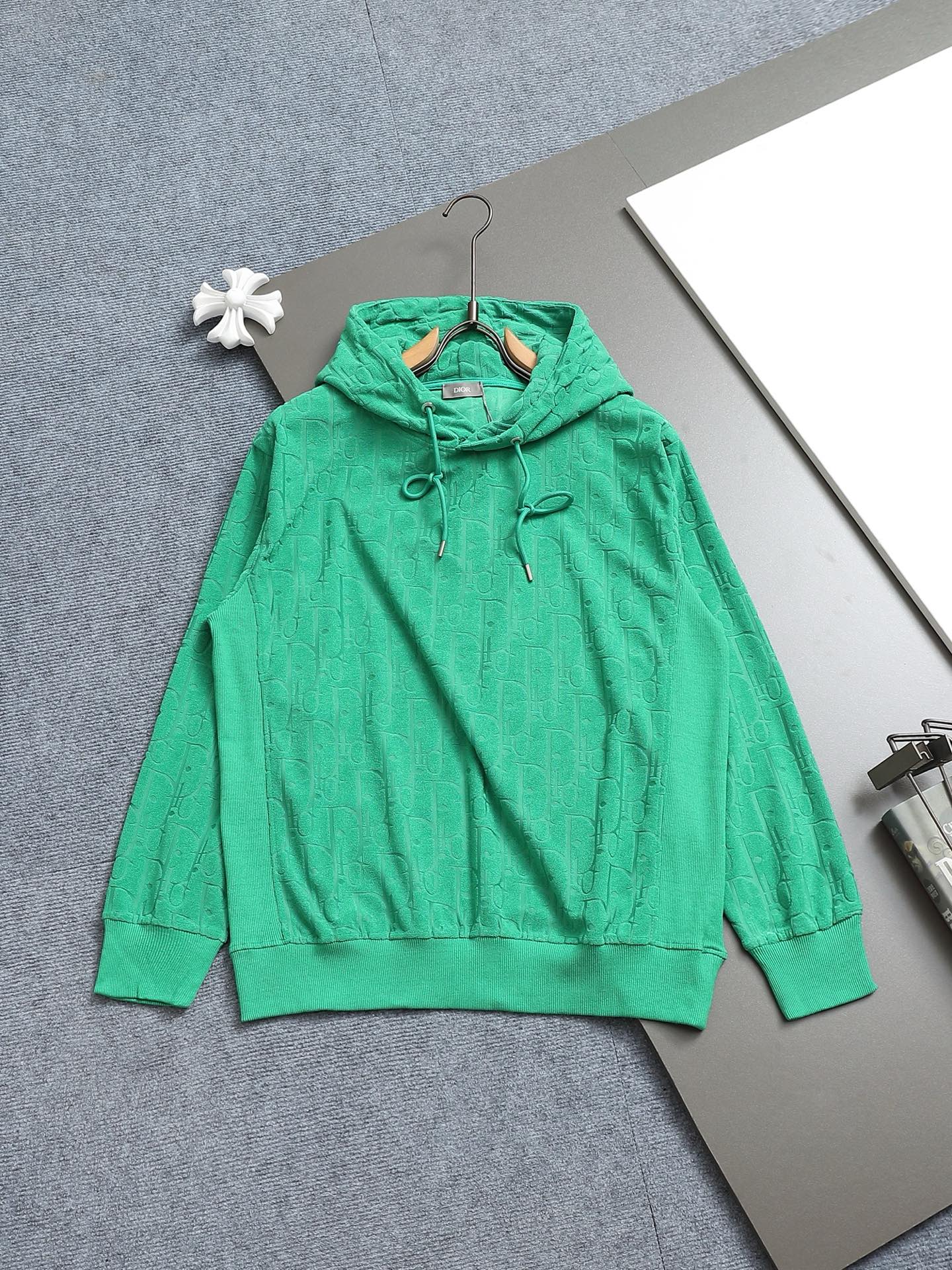 
DIOR迪奥 CD字母暗纹提花 Logo标识精致升级，灵感源自八十年代复古 毛巾
原版面料 官方同款 