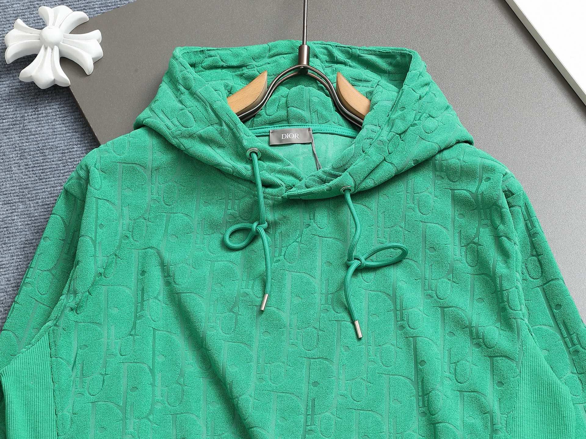 
DIOR迪奥 CD字母暗纹提花 Logo标识精致升级，灵感源自八十年代复古 毛巾
原版面料 官方同款 