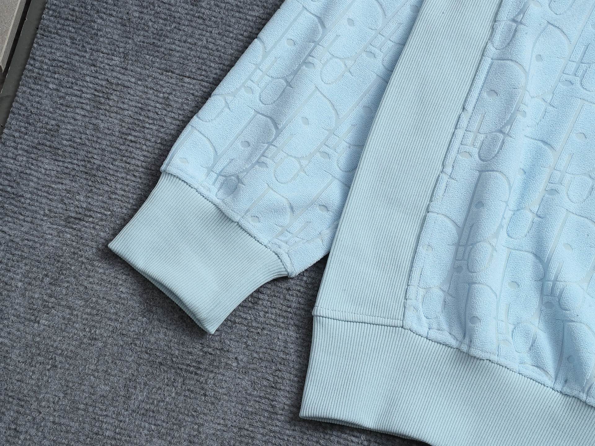 
DIOR迪奥 CD字母暗纹提花 Logo标识精致升级，灵感源自八十年代复古 毛巾
原版面料 官方同款 