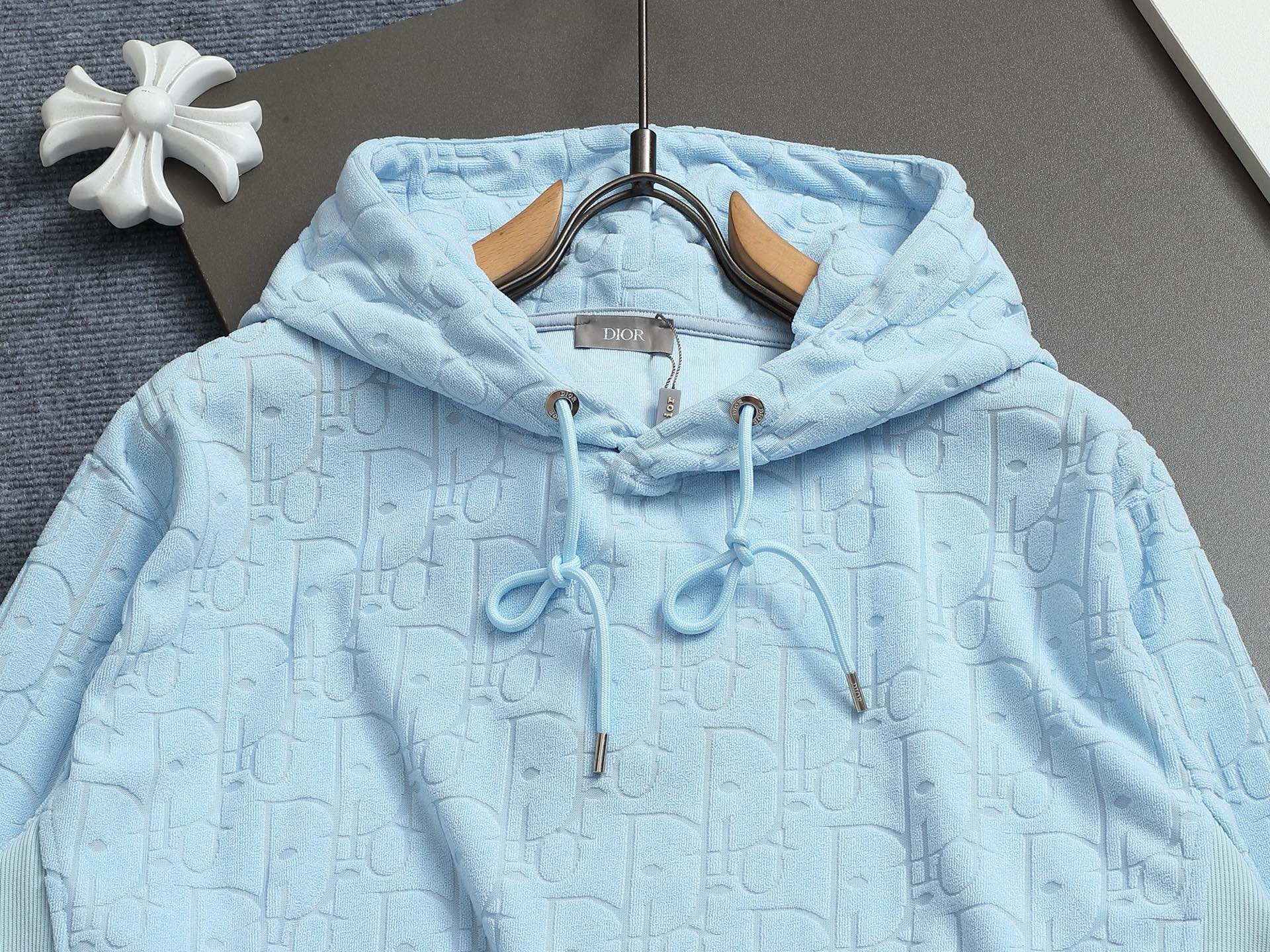 
DIOR迪奥 CD字母暗纹提花 Logo标识精致升级，灵感源自八十年代复古 毛巾
原版面料 官方同款 