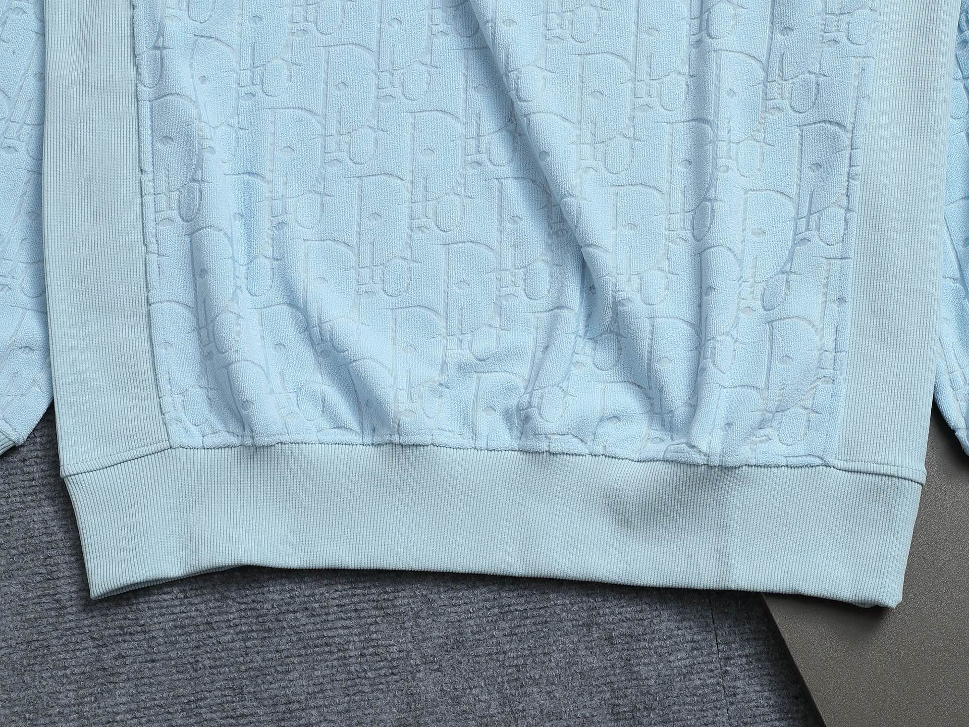 
DIOR迪奥 CD字母暗纹提花 Logo标识精致升级，灵感源自八十年代复古 毛巾
原版面料 官方同款 