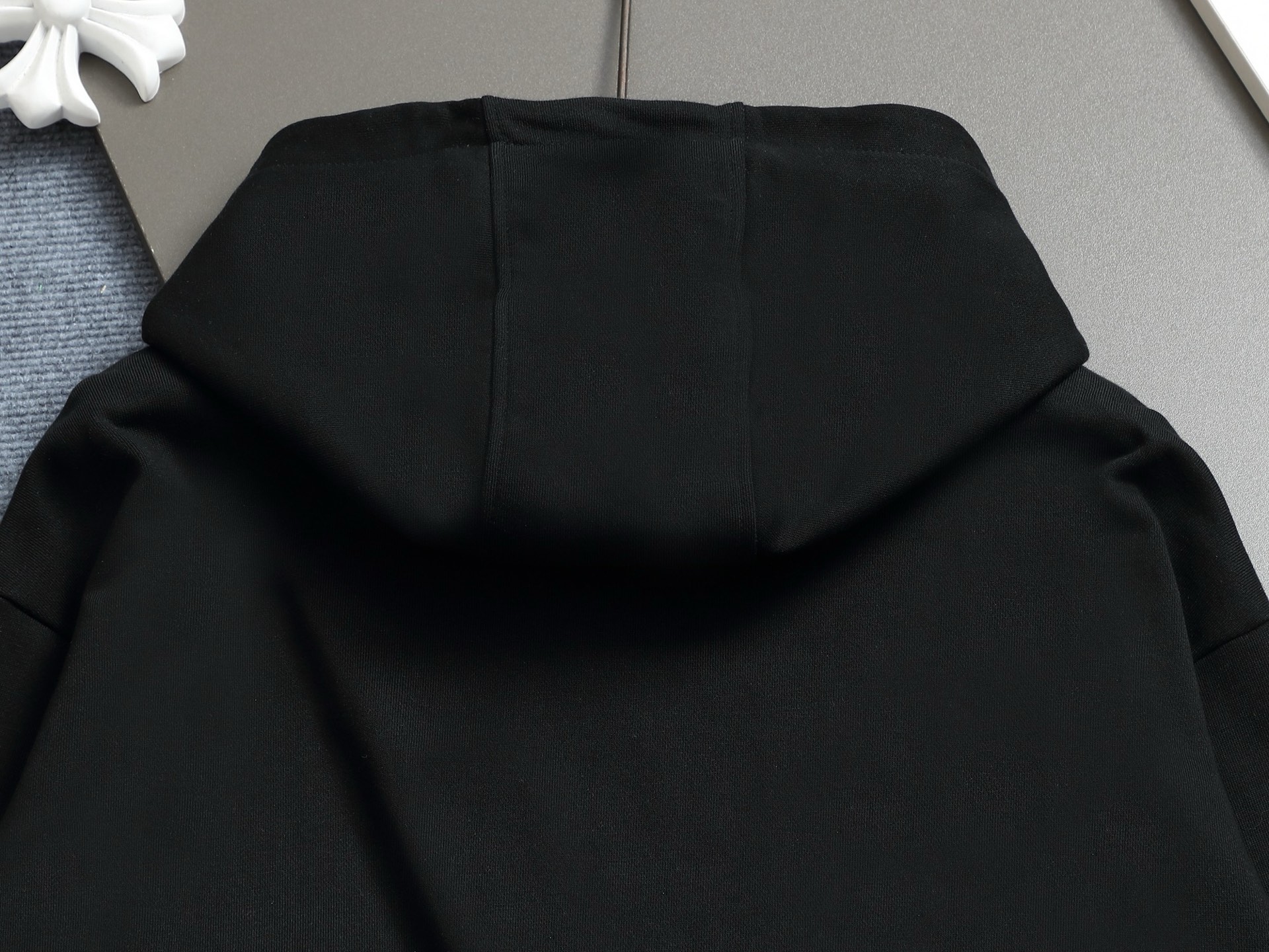 
Gucci 古驰    超级经典刺绣纯色logo
标识精致升级，灵感源自八十年代复古款式
原版面料 官