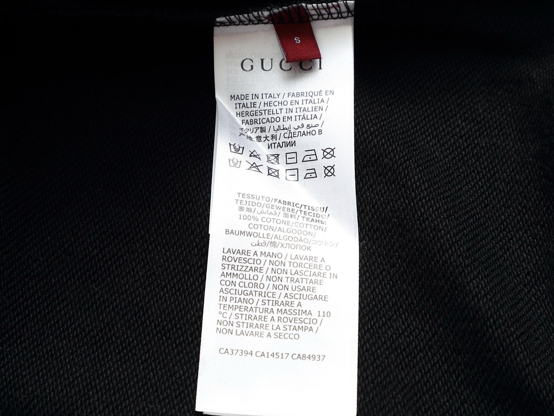 
Gucci 古驰    超级经典刺绣纯色logo
标识精致升级，灵感源自八十年代复古款式
原版面料 官