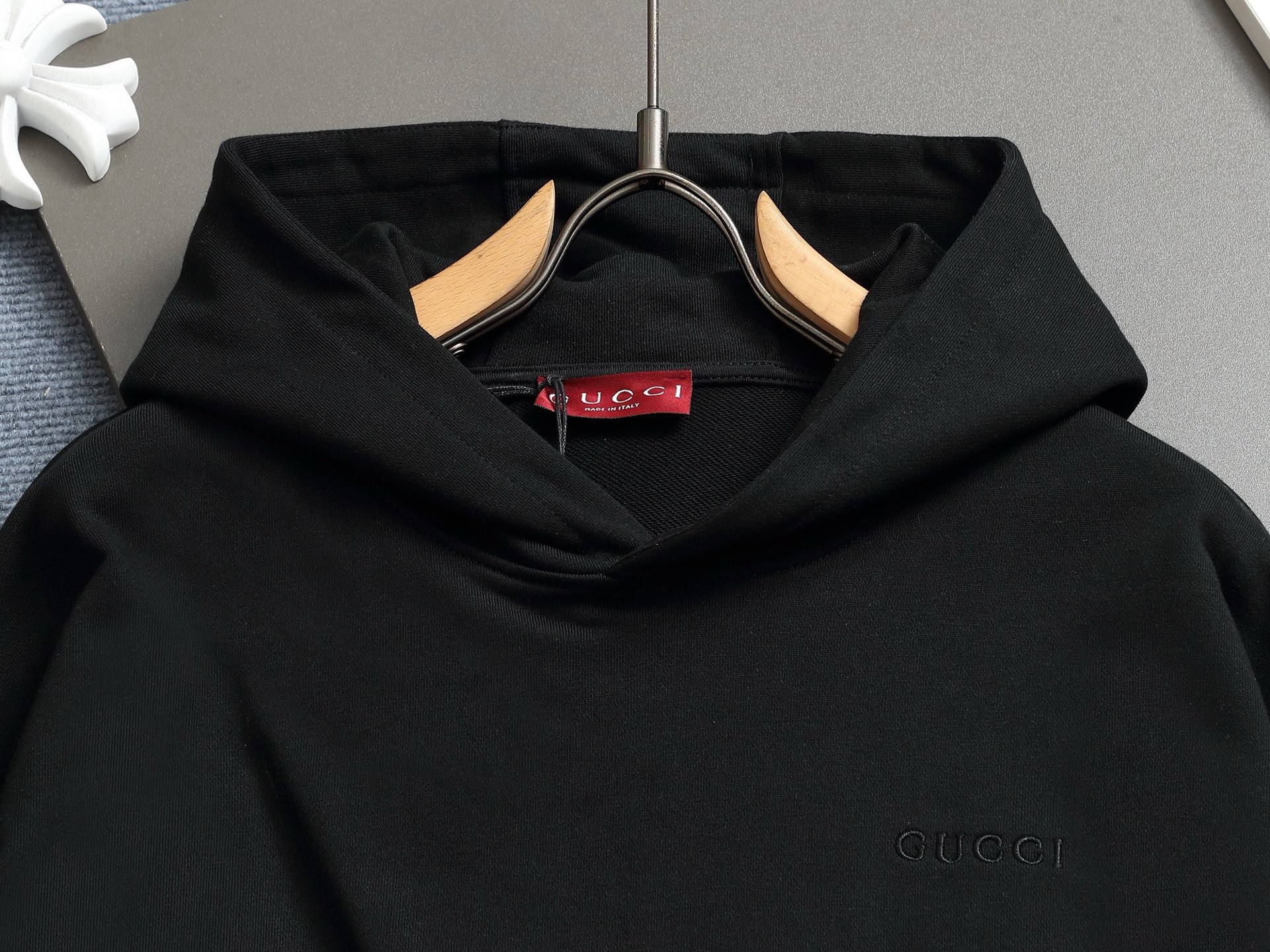 
Gucci 古驰    超级经典刺绣纯色logo
标识精致升级，灵感源自八十年代复古款式
原版面料 官